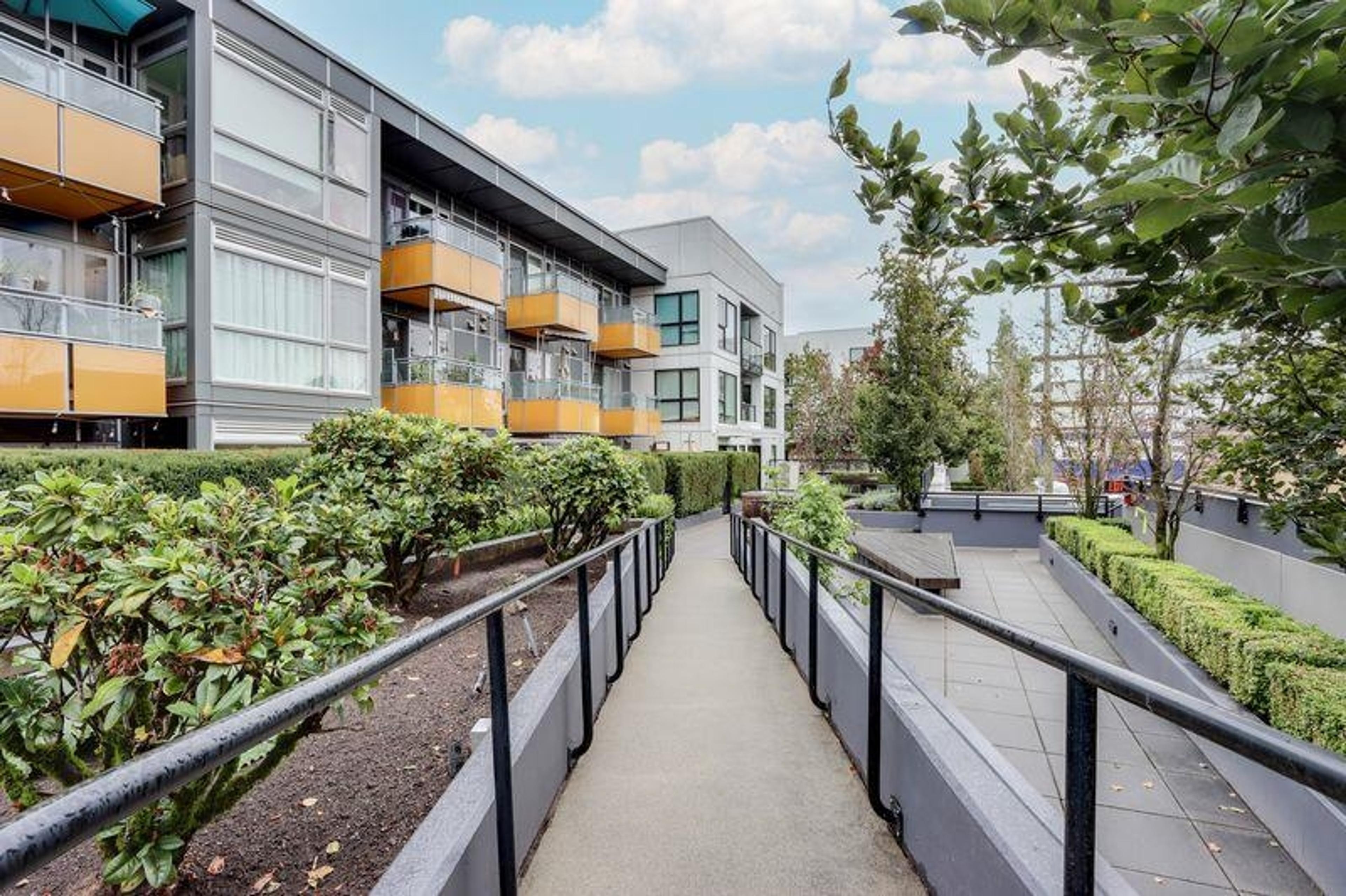 1588 E Hastings Street, Vancouver - Exteriors - Photo 2