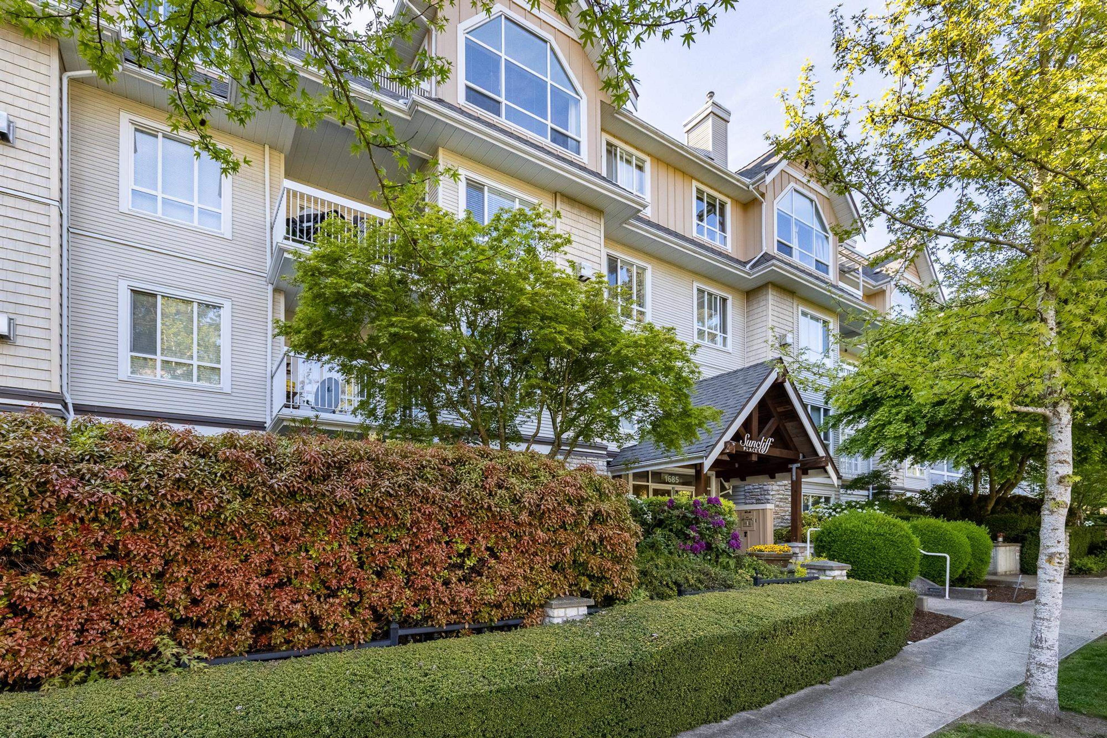 1685 152a Street, Surrey - Exteriors - Photo 1