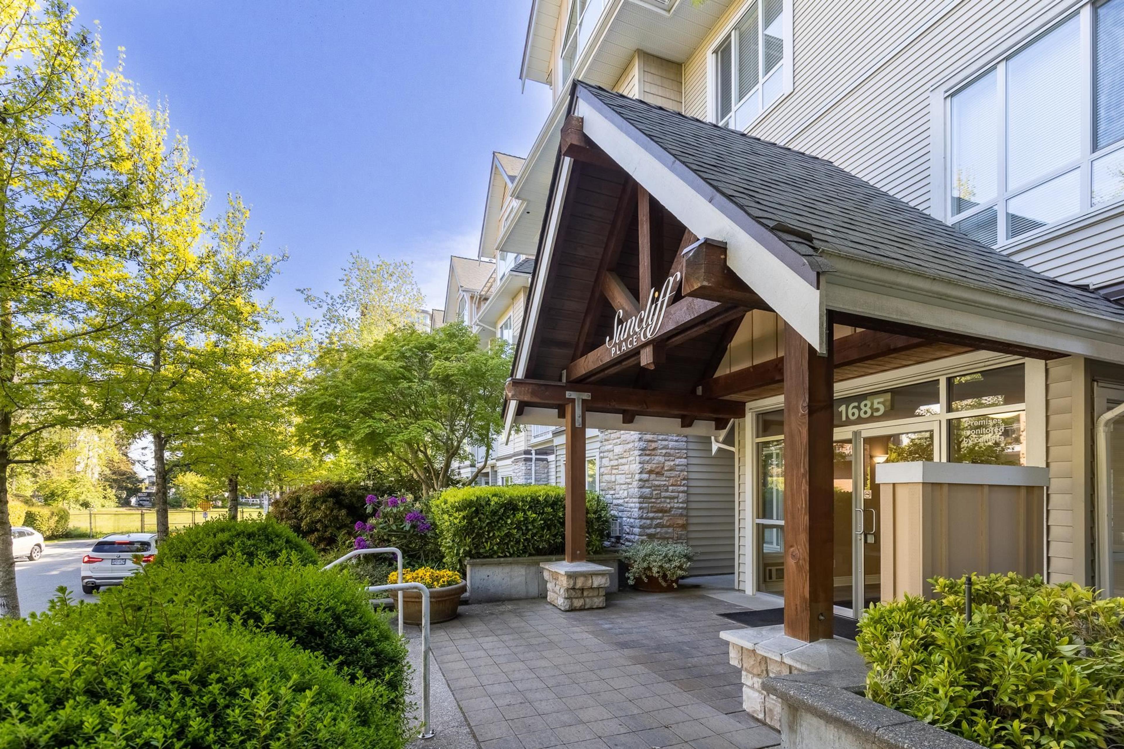 1685 152a Street, Surrey - Exteriors - Photo 2