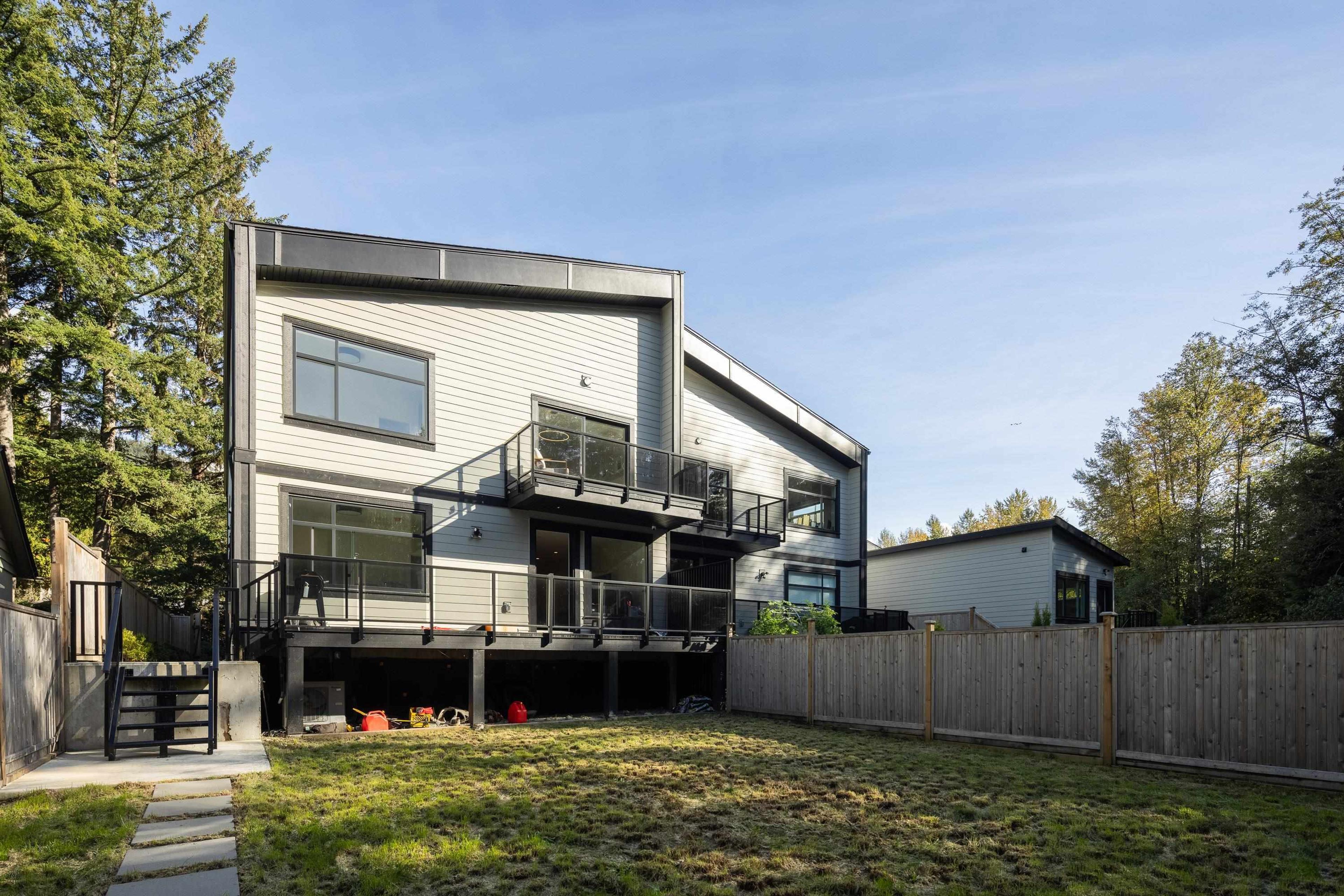 41727 Government Road, Squamish - Exteriors - Photo 2
