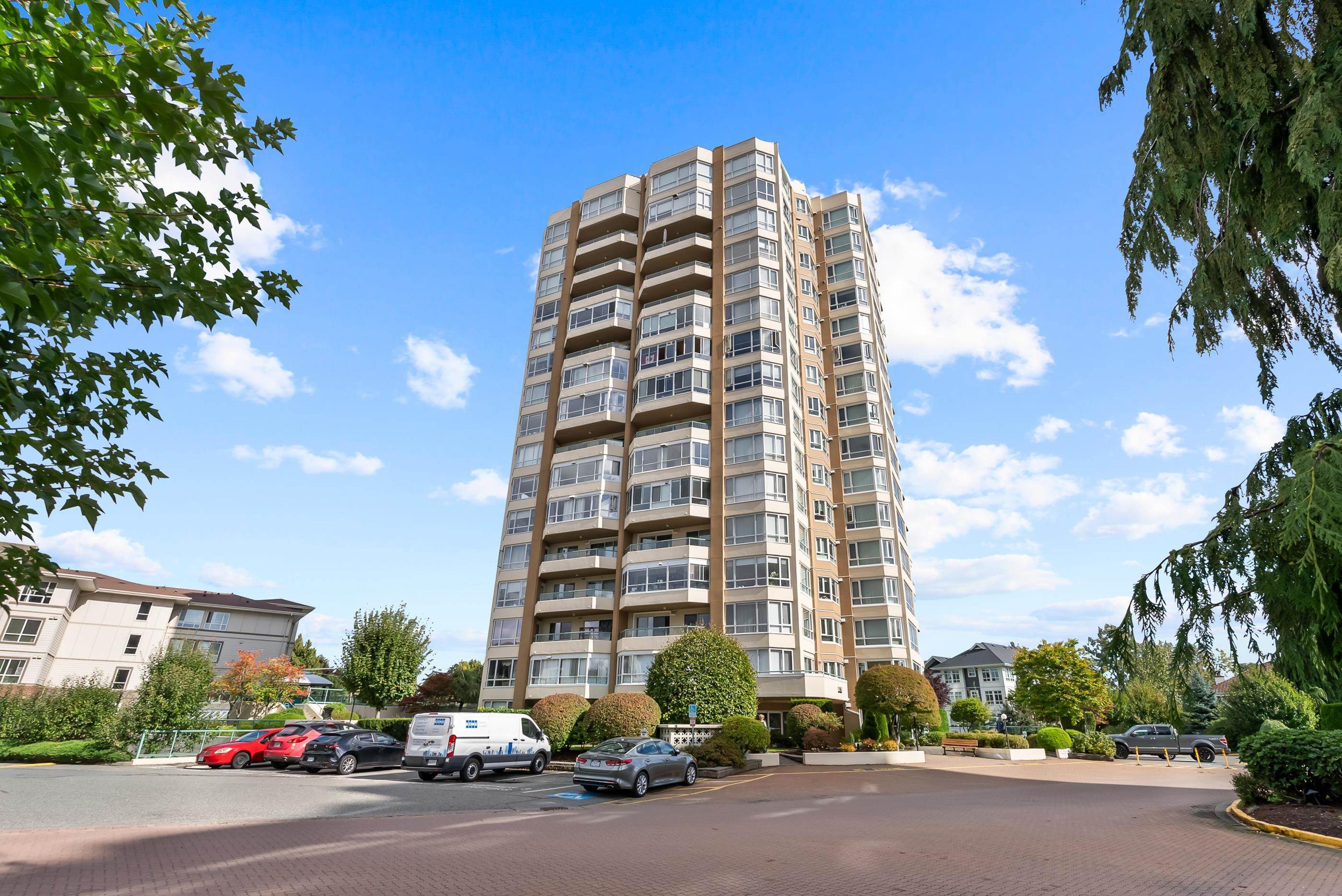 3190 Gladwin Road, Abbotsford - Exteriors - Photo 2