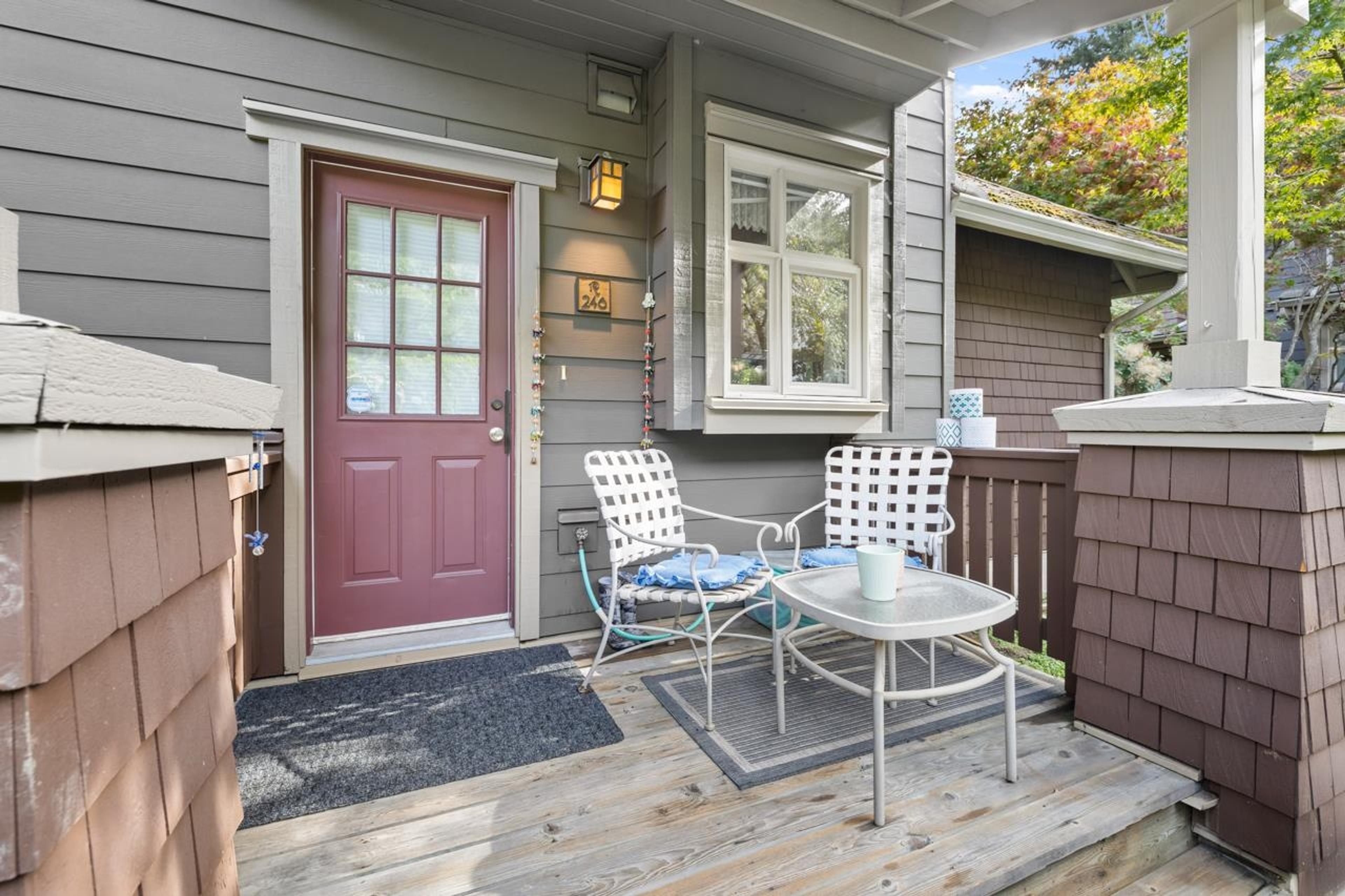 38 Seventh Avenue, New Westminster - Exteriors - Full Complex View - Photo 2