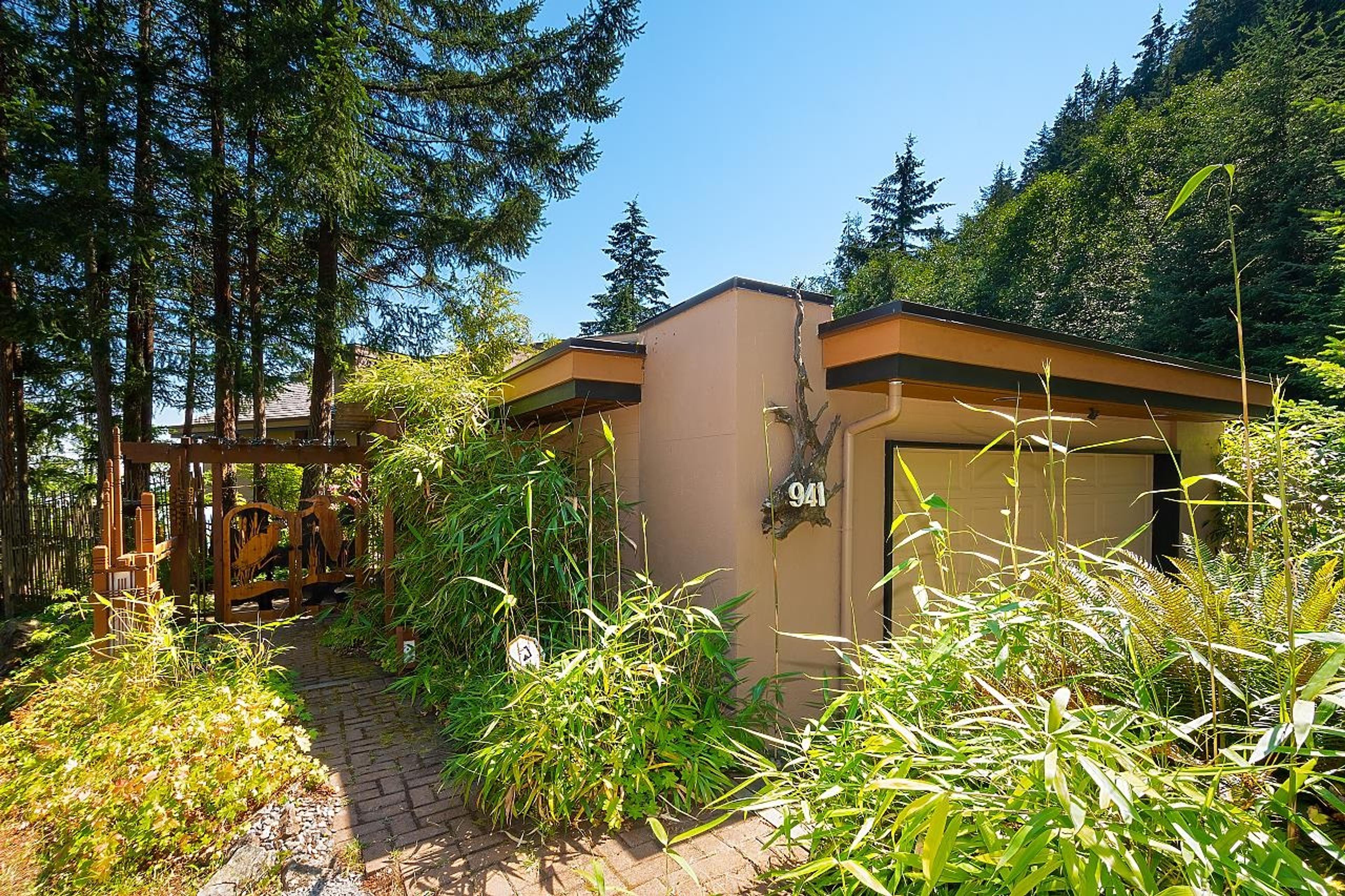 845 Valhalla Place, Bowen Island - Exteriors - Photo 1