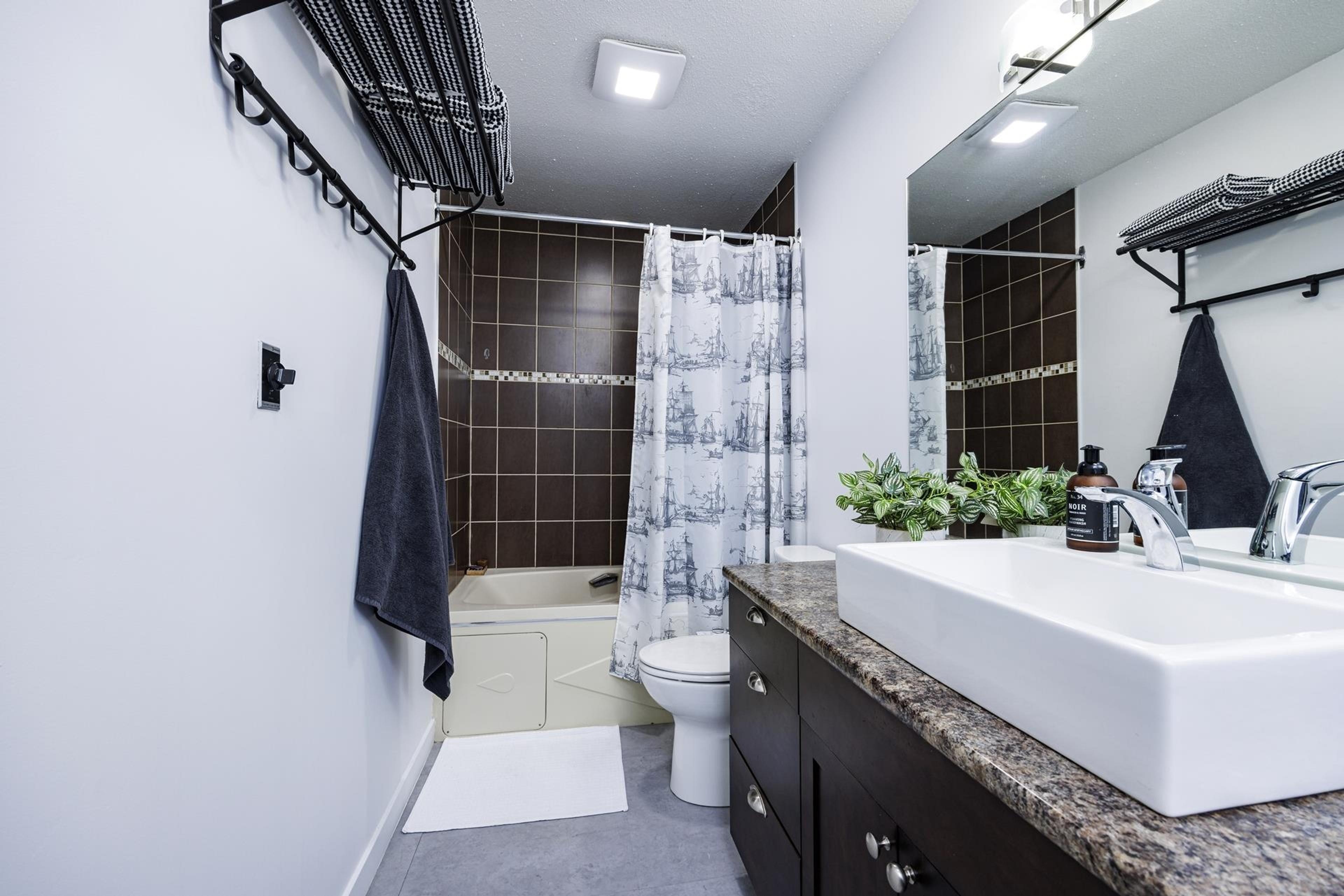 3136 Lonsdale Avenue, North Vancouver - Exteriors - Full Complex View - Photo 5