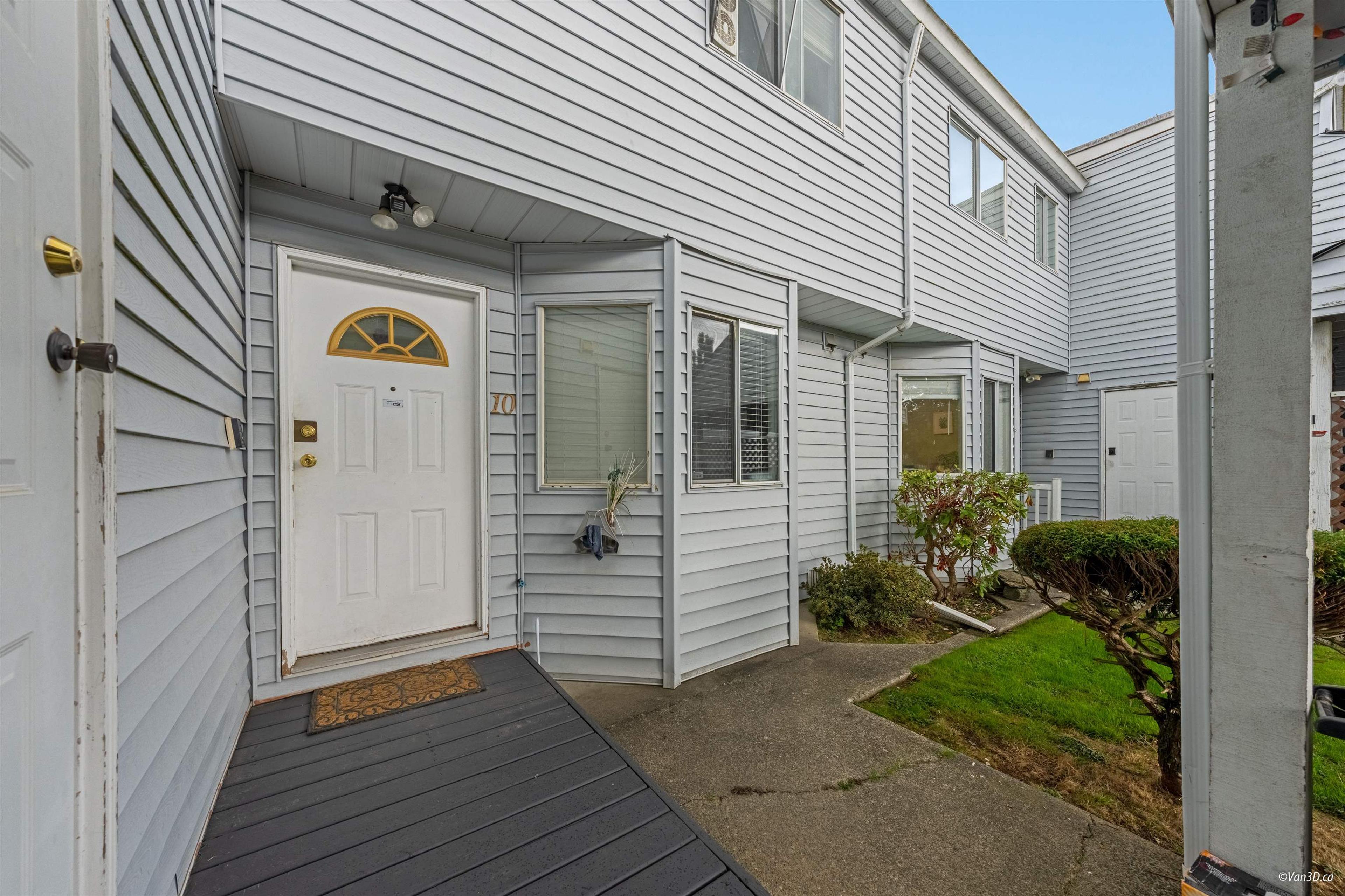 7540 138 Street, Surrey - Exteriors - Photo 4