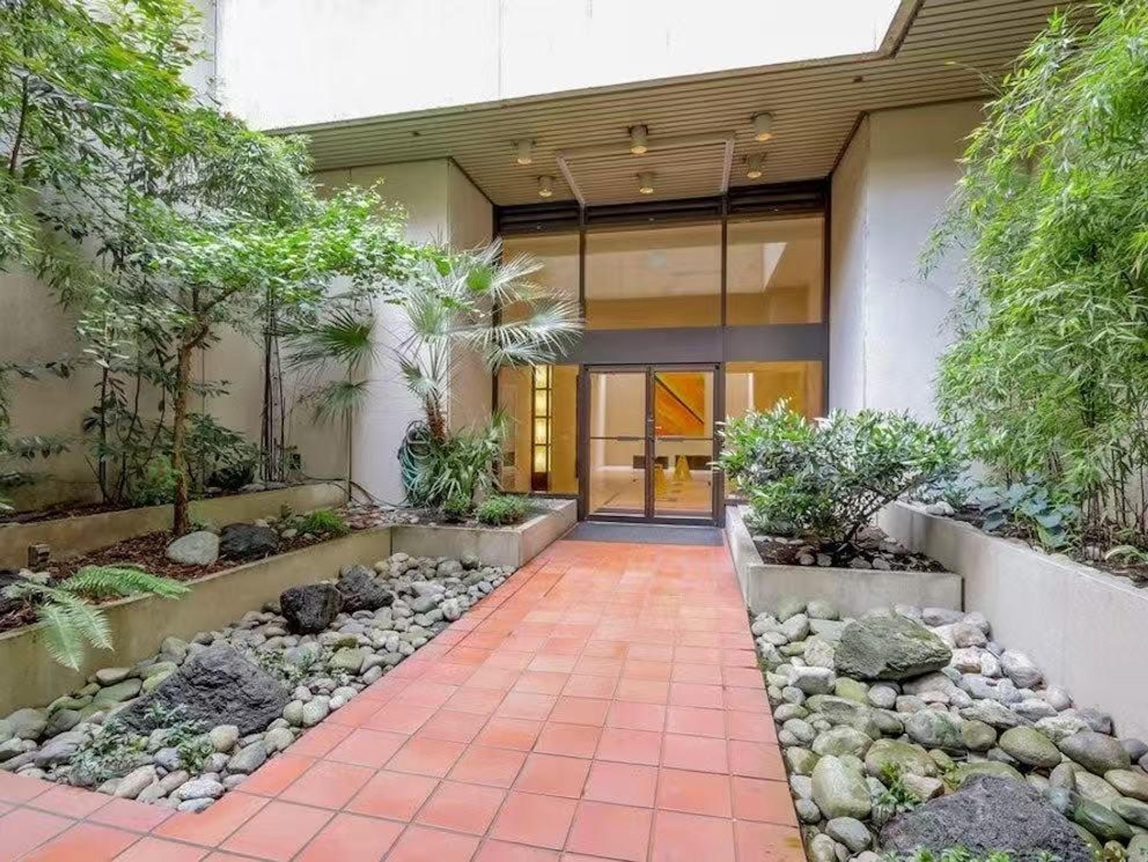 850 Burrard Street, Vancouver - Exteriors - Photo 1