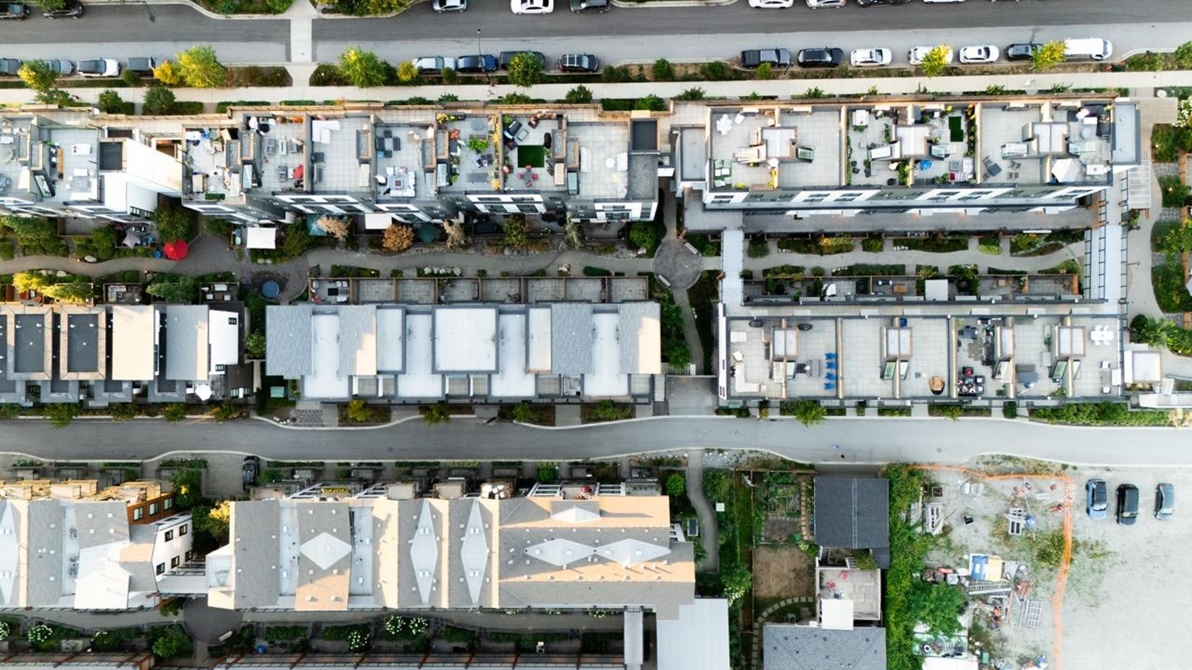 565 E 2nd Street, North Vancouver - Exteriors - Full Complex View, Drone/Aerial View - Photo 3