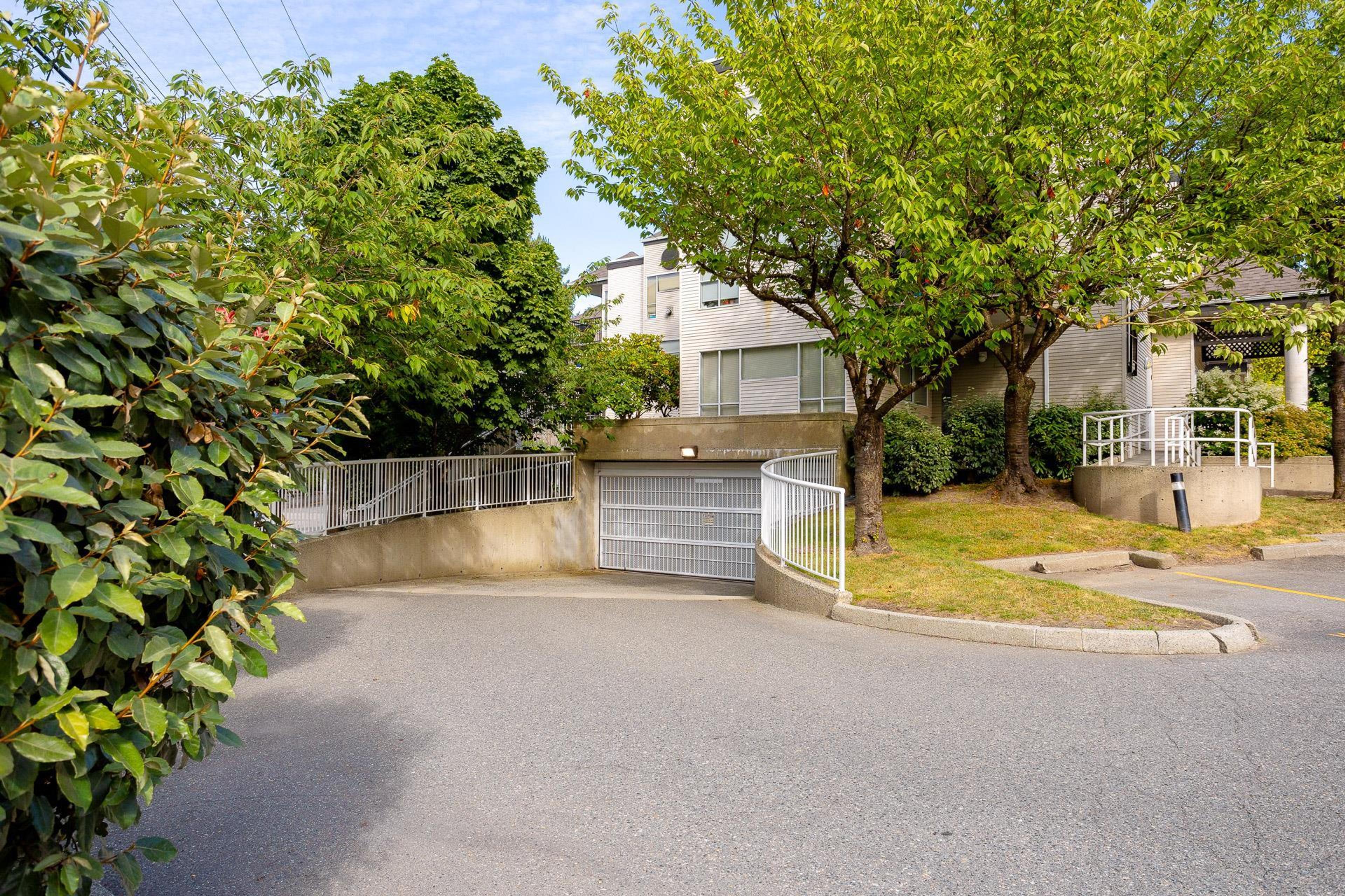 2401 Hawthorne Avenue, Port Coquitlam - Exteriors - Photo 2