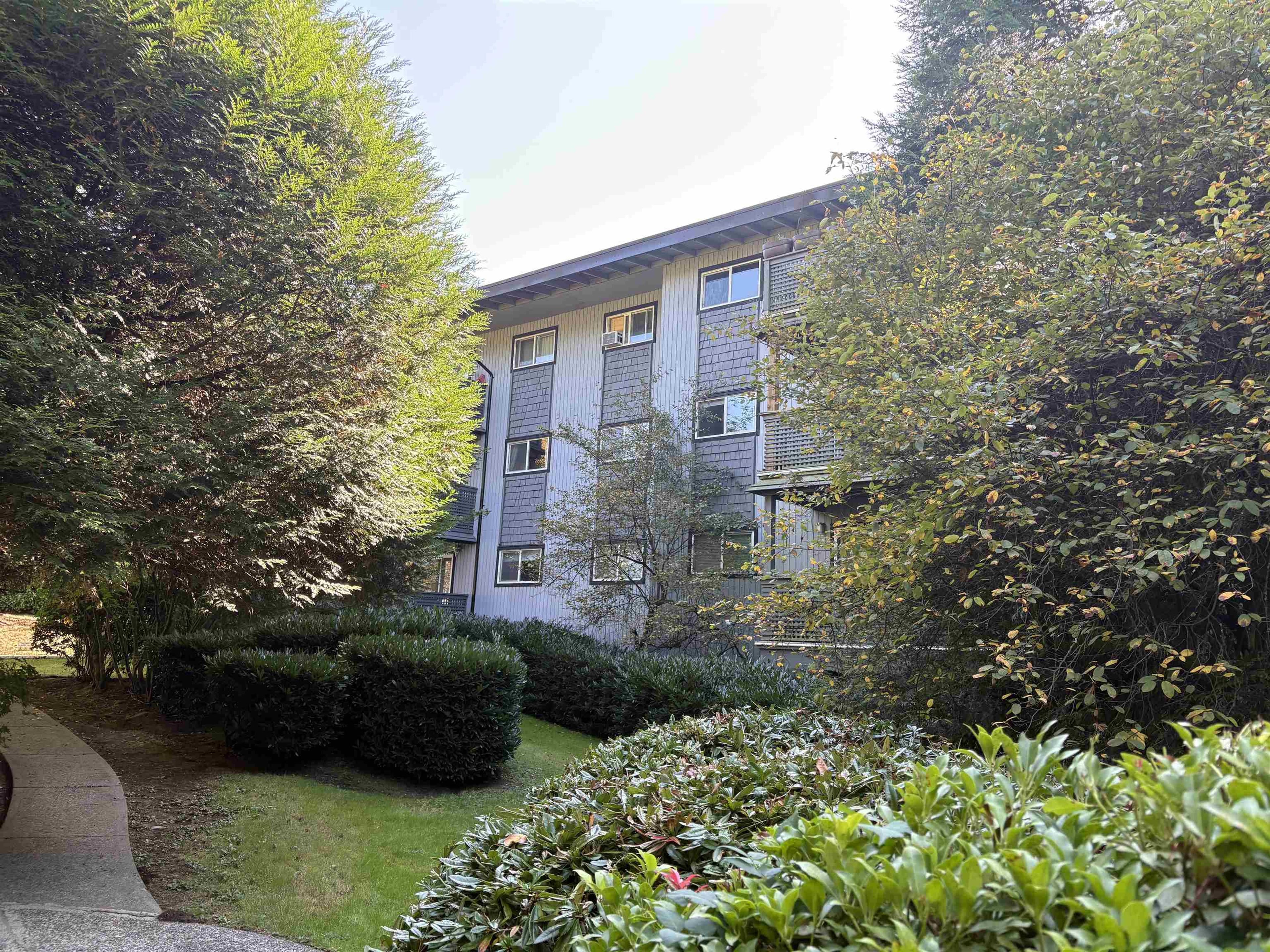 202 Westhill Place, Port Moody - Exteriors - Photo 1