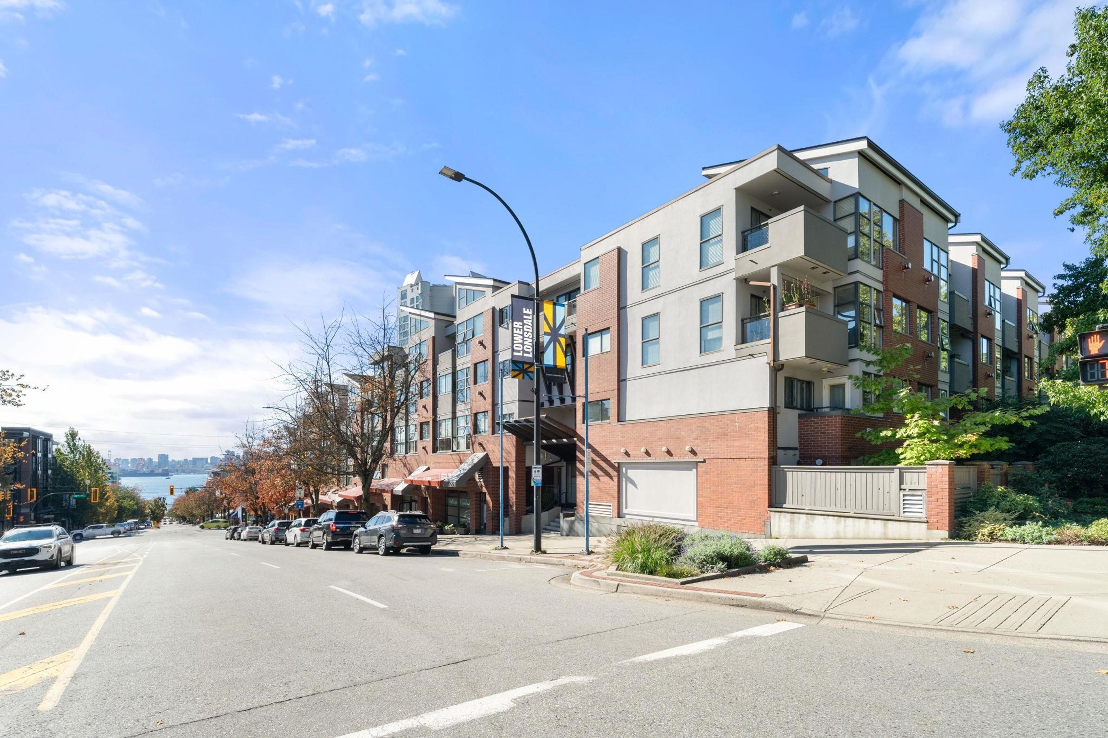 305 Lonsdale Avenue, North Vancouver - Exteriors - Photo 2