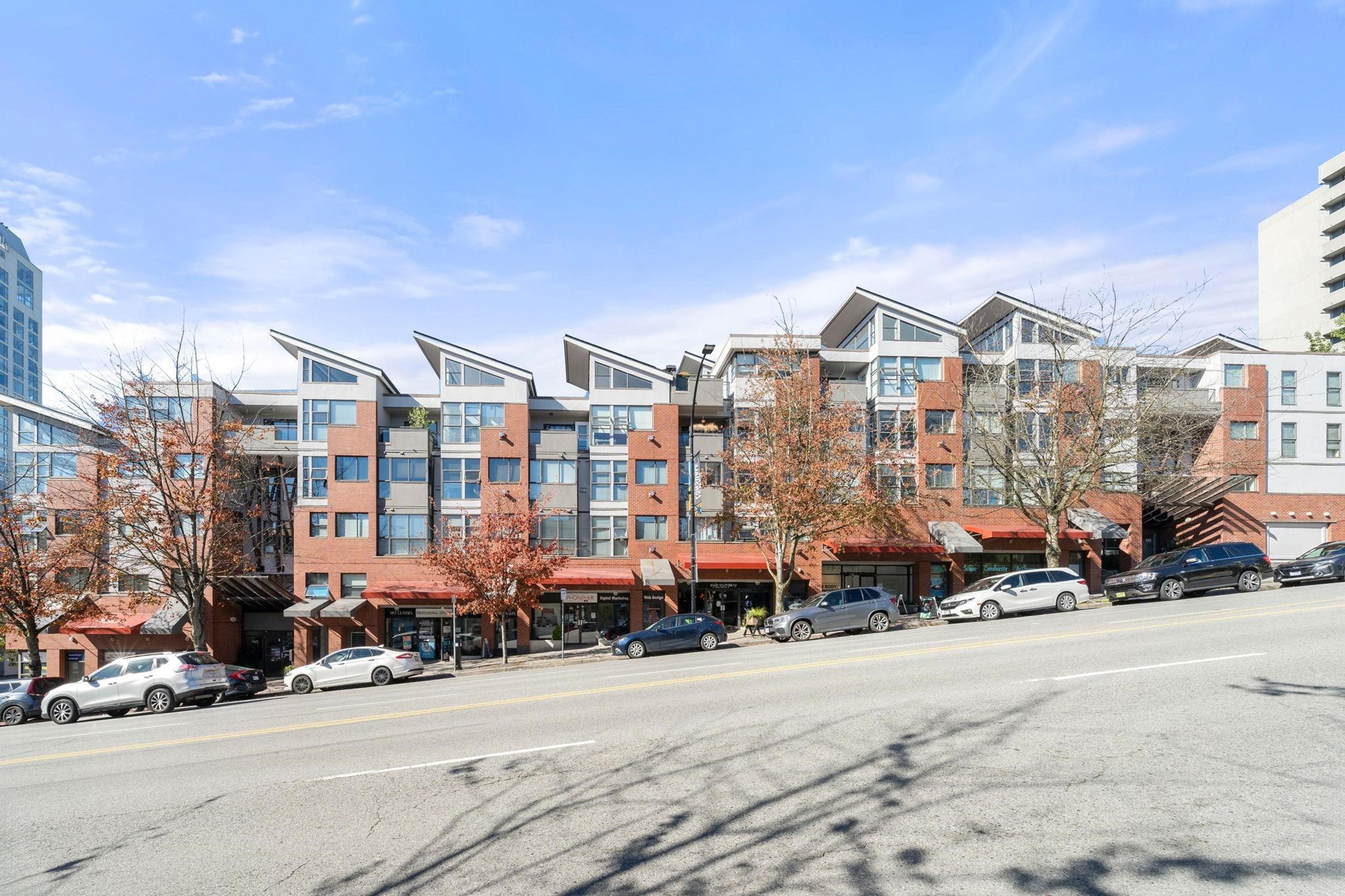 305 Lonsdale Avenue, North Vancouver - Exteriors - Full Complex View - Photo 3