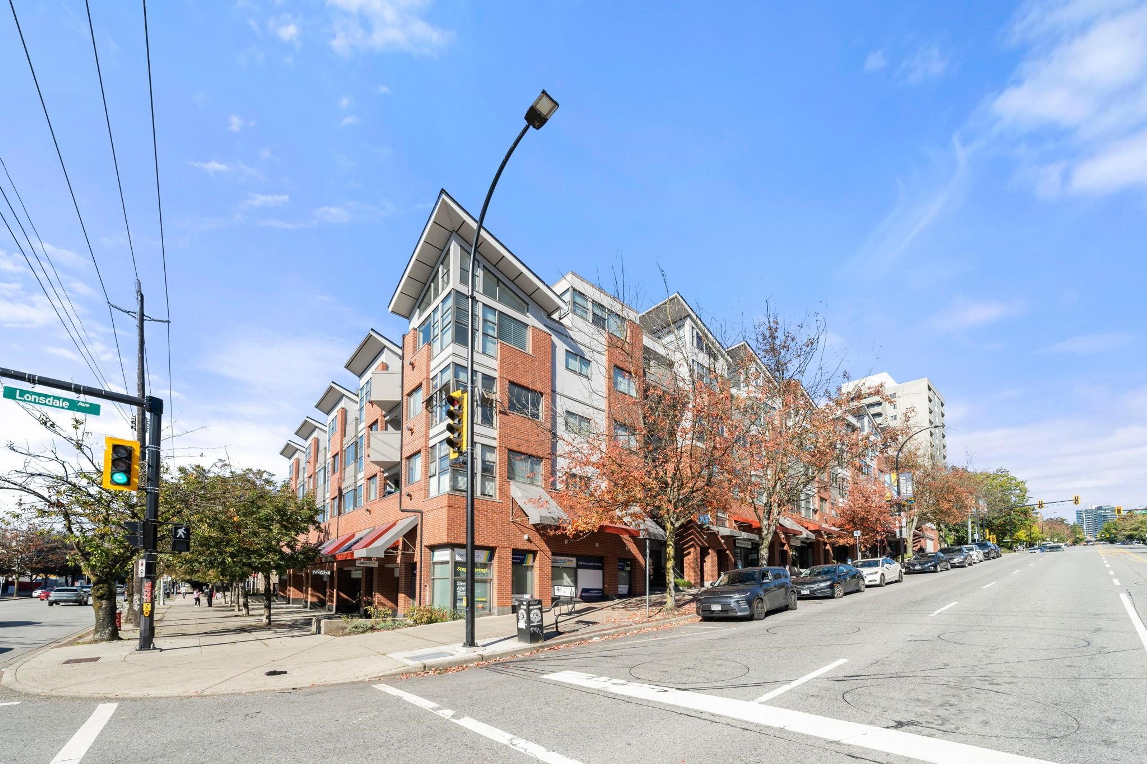 305 Lonsdale Avenue, North Vancouver - Exteriors - Photo 4