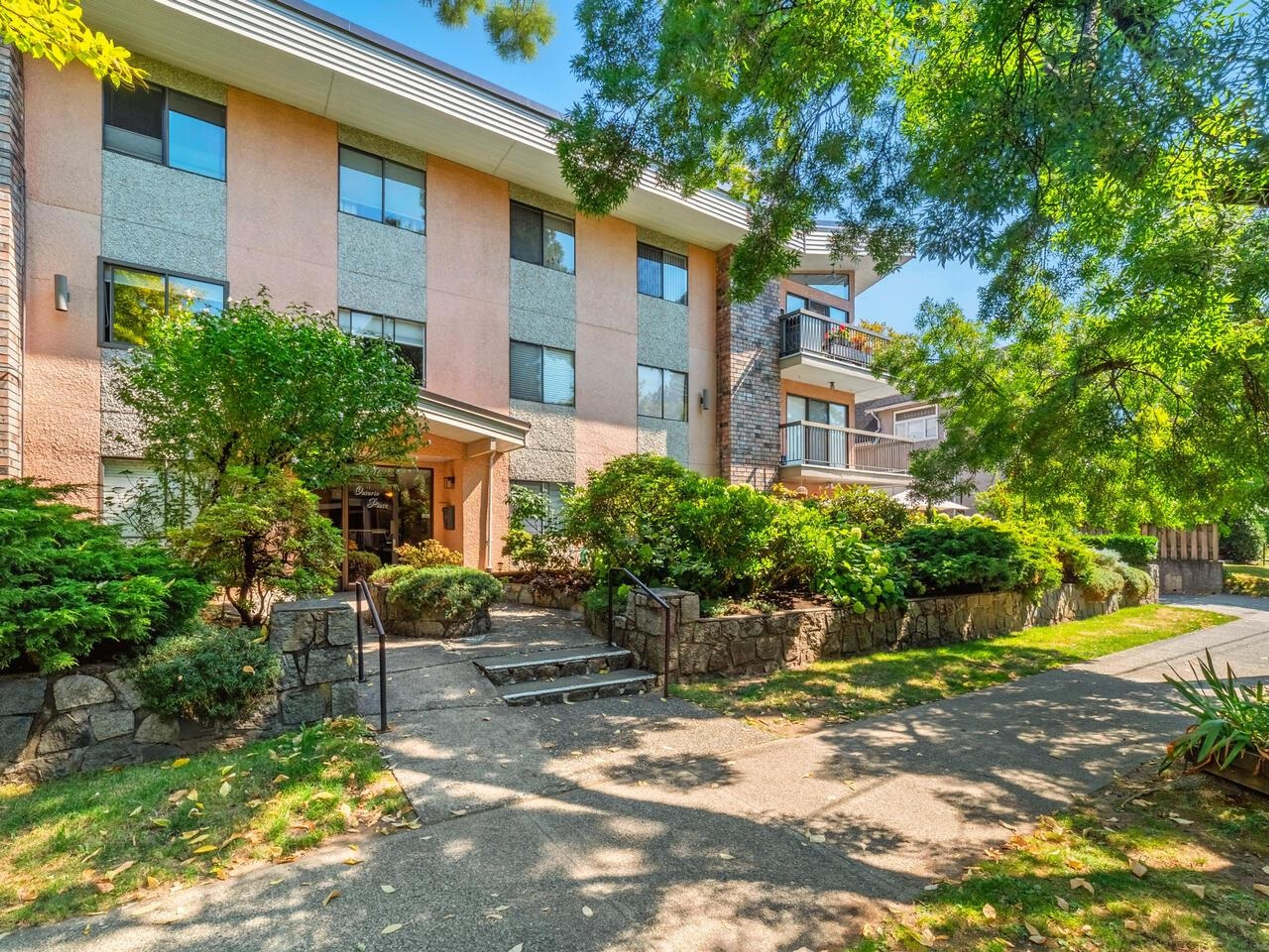 2910 Ontario Street, Vancouver - Exteriors - Photo 1