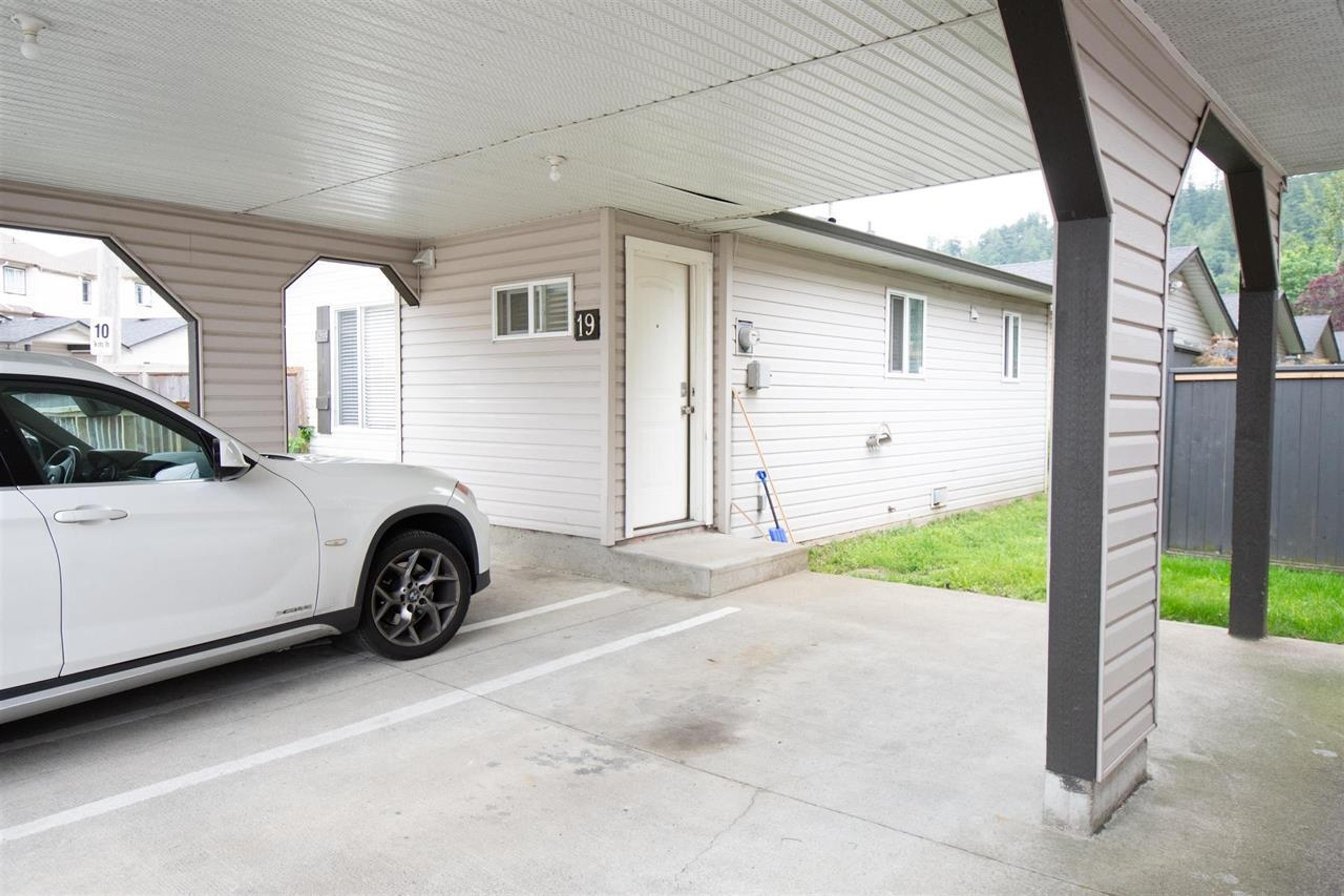 5648 Vedder Road, Chilliwack - Exteriors - Photo 3