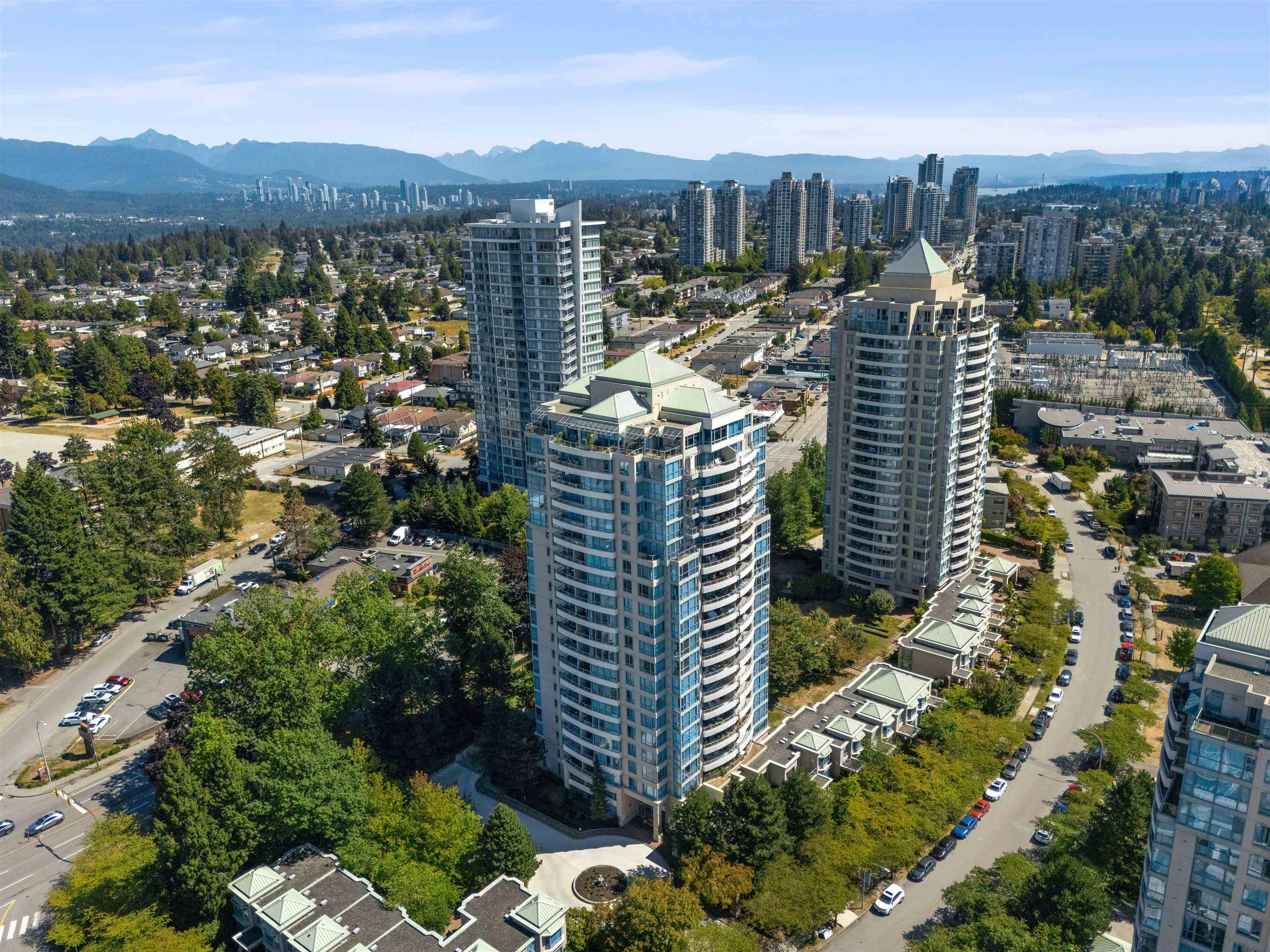 6611 Southoaks Crescent, Burnaby - Exteriors - Full Complex View, Drone/Aerial View - Photo 4