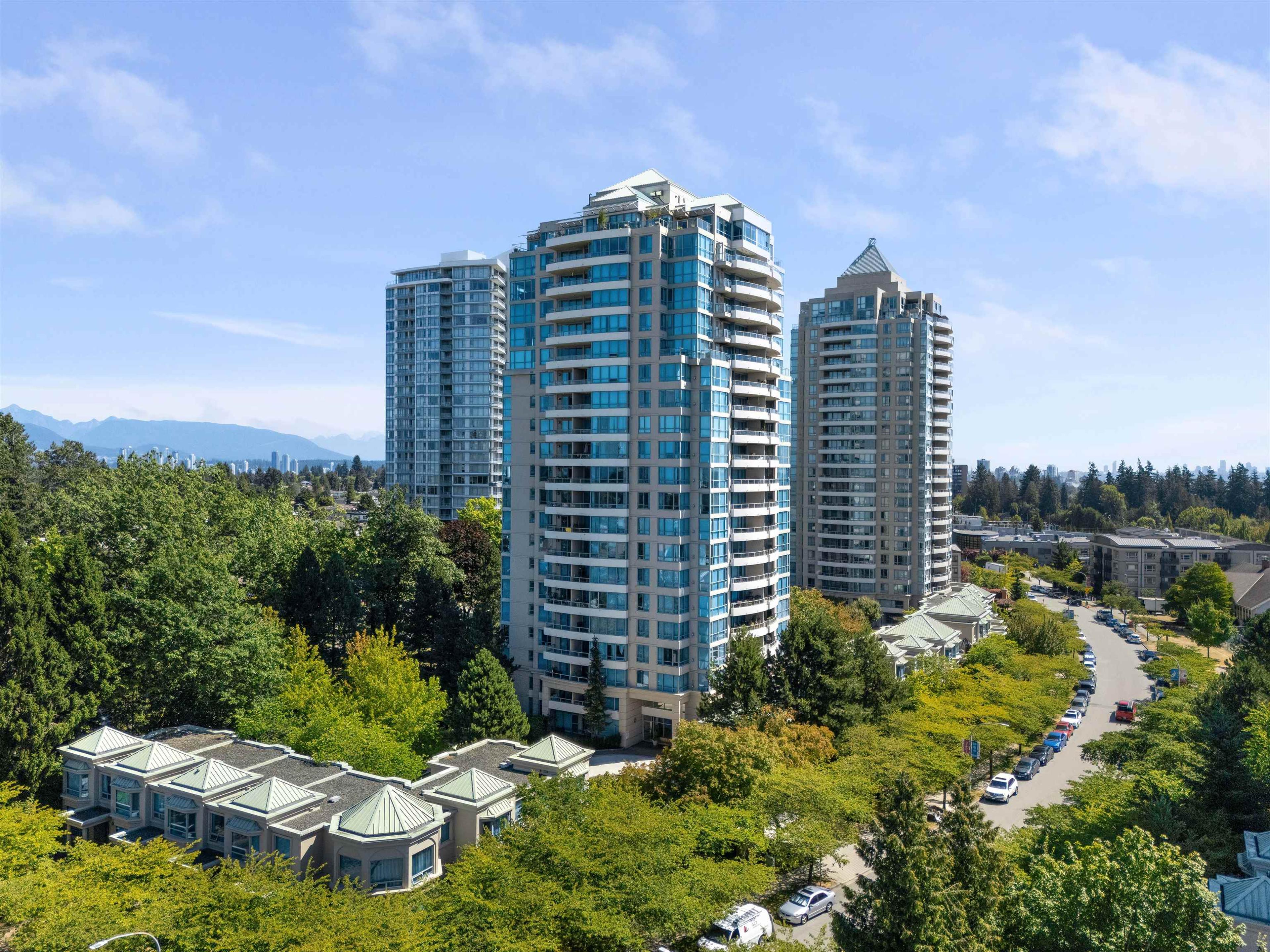 6611 Southoaks Crescent, Burnaby - Exteriors - Full Complex View, Drone/Aerial View - Photo 5