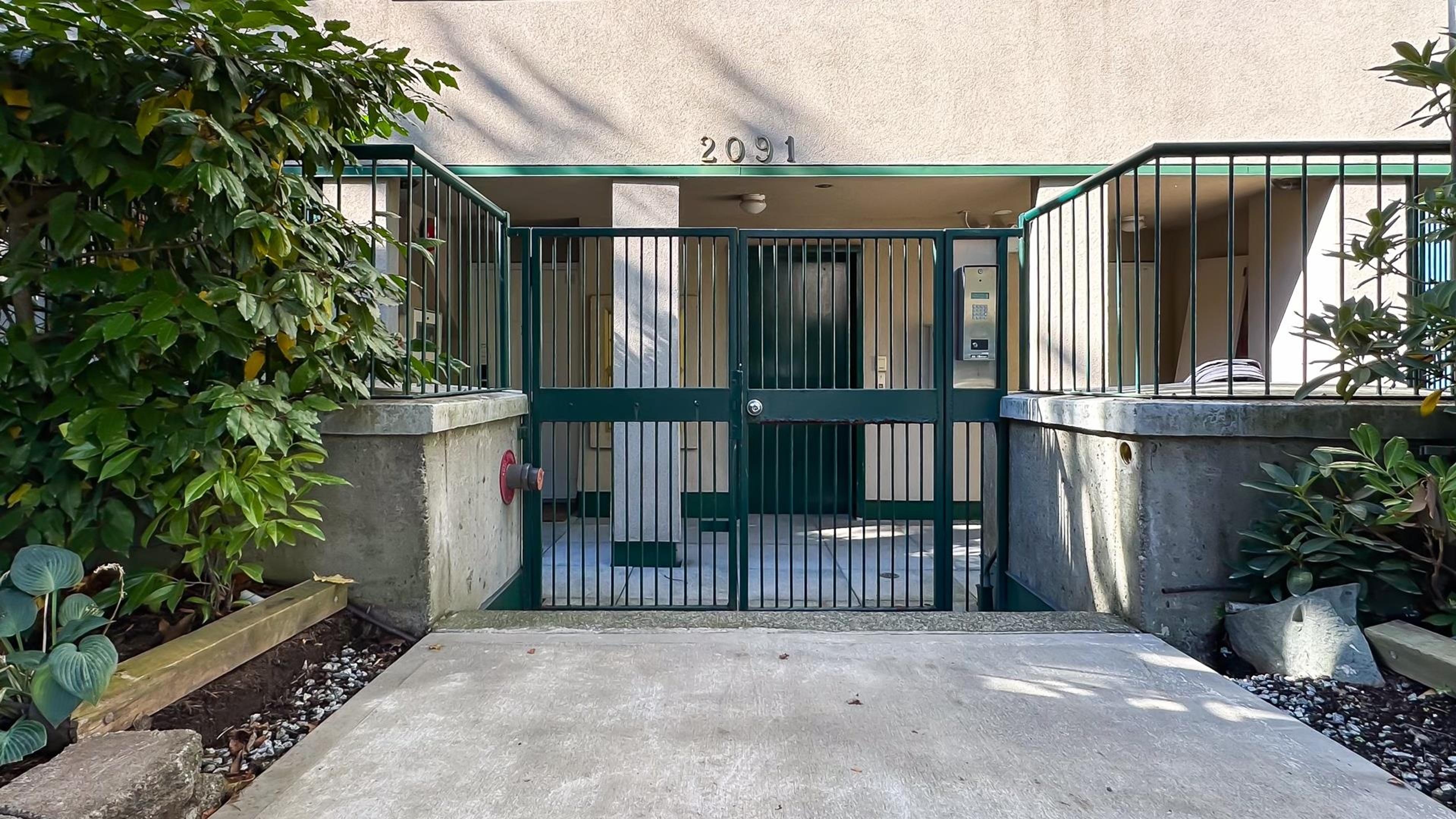 2091 Vine Street, Vancouver - Exteriors - Photo 1