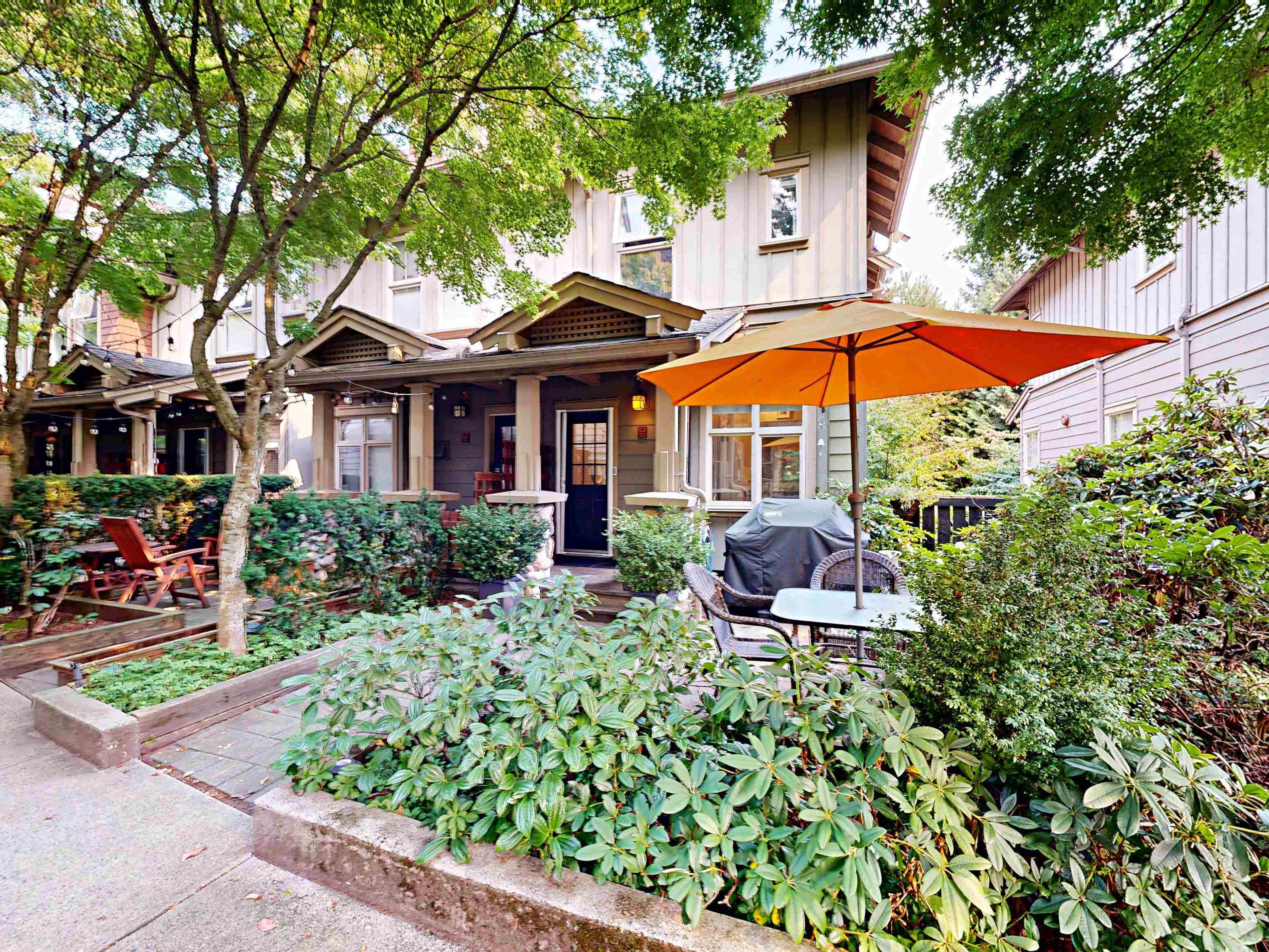 18 Smokey Smith Place, New Westminster - Outdoor Amenities - Garden / Yard/ Backyard/ Porch/ Deck - Photo 2