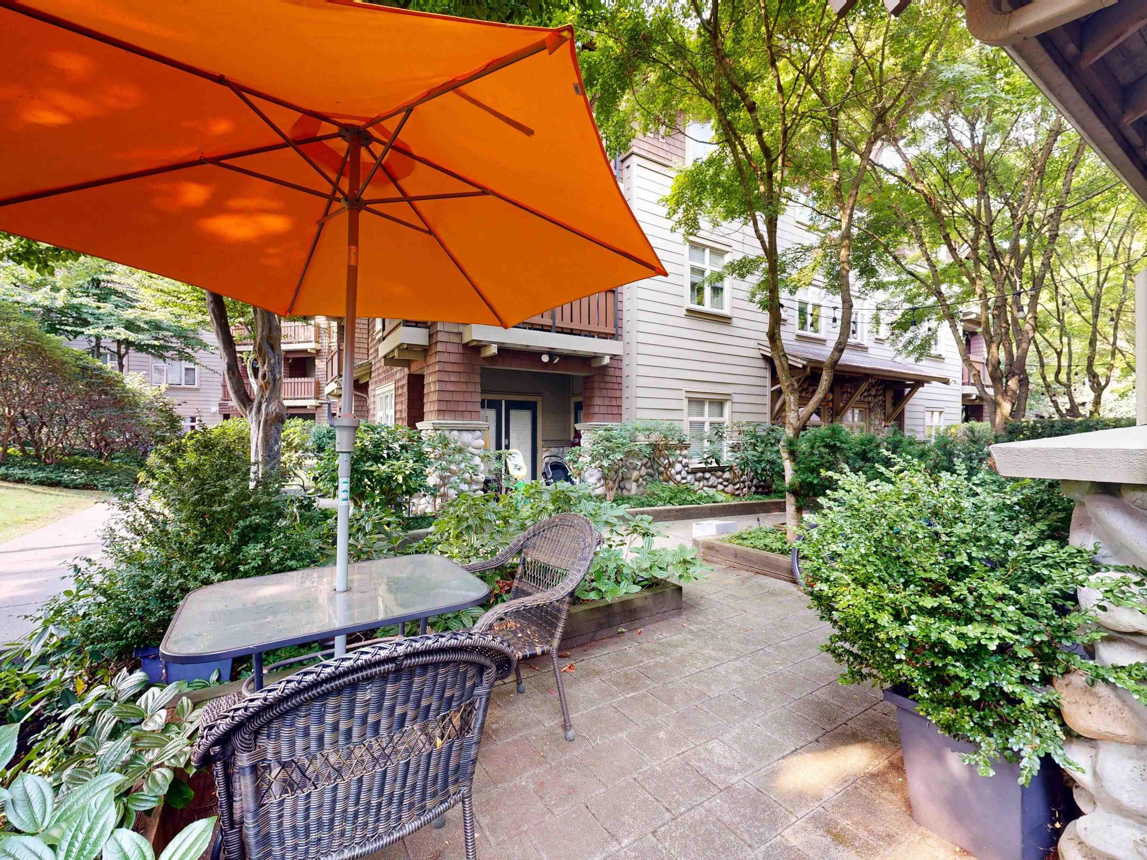 18 Smokey Smith Place, New Westminster - Outdoor Amenities - Garden / Yard/ Backyard/ Porch/ Deck - Photo 3