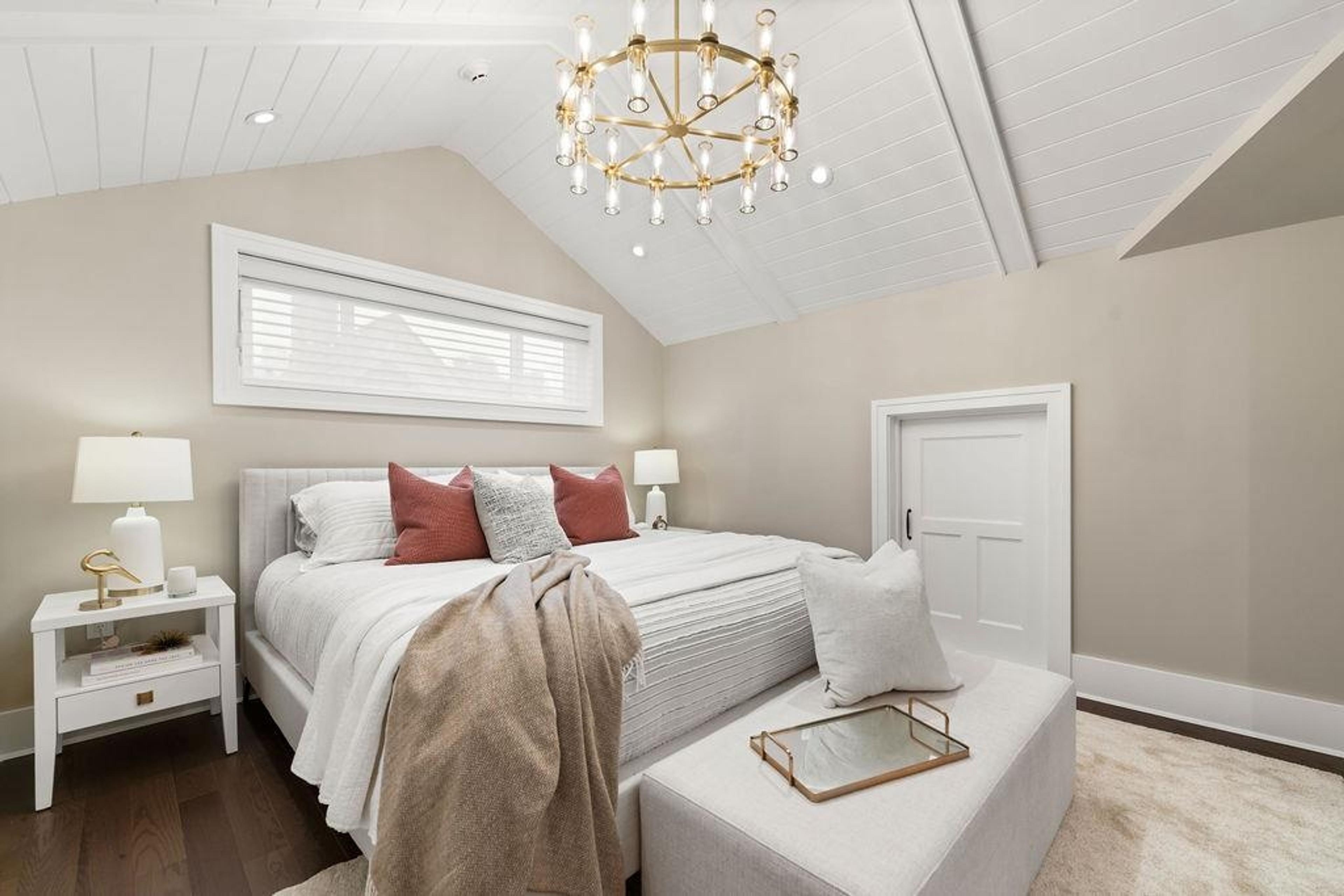 993 BROUGHTON STREET - 23