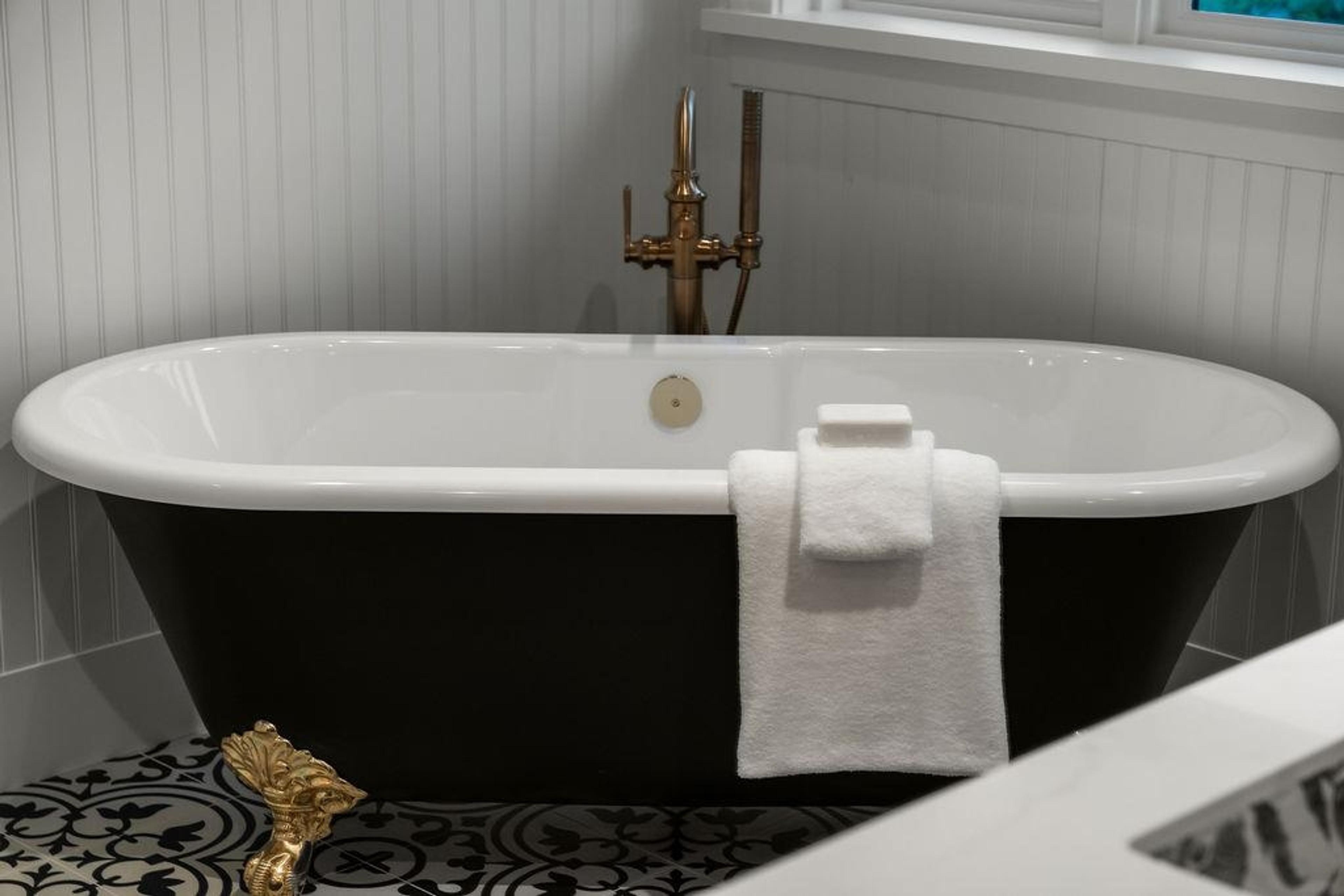 993 BROUGHTON STREET - 26