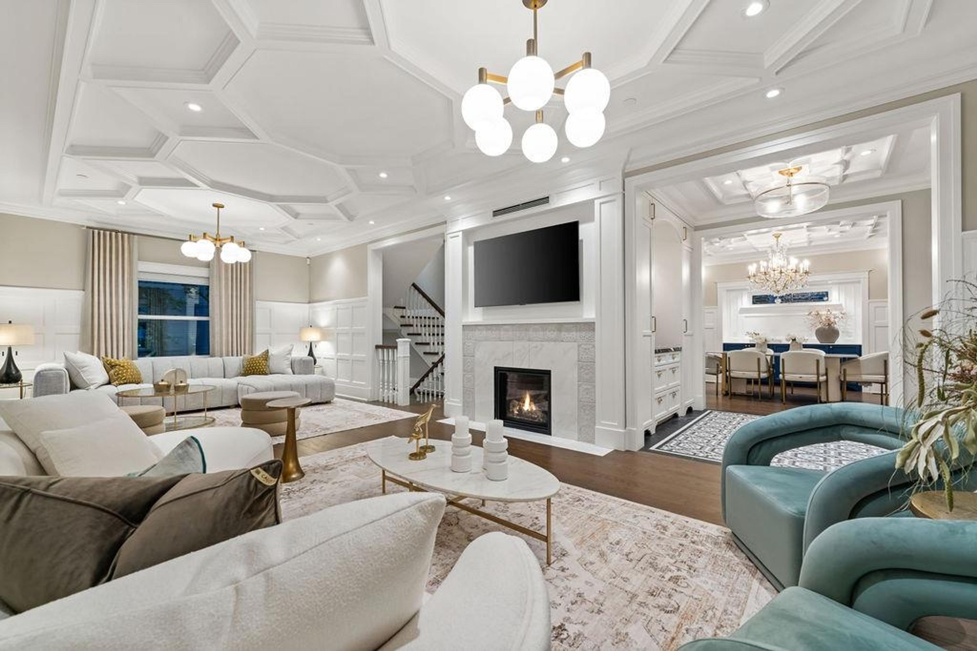 993 BROUGHTON STREET - 36