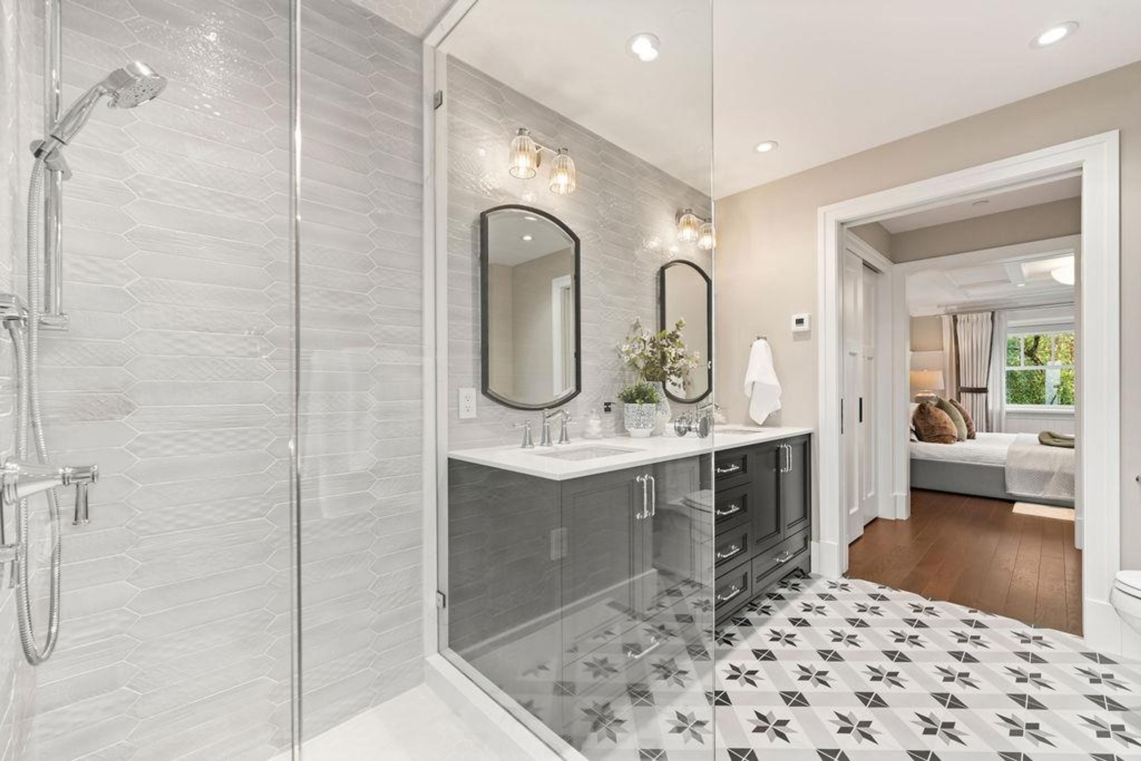 993 BROUGHTON STREET - 20