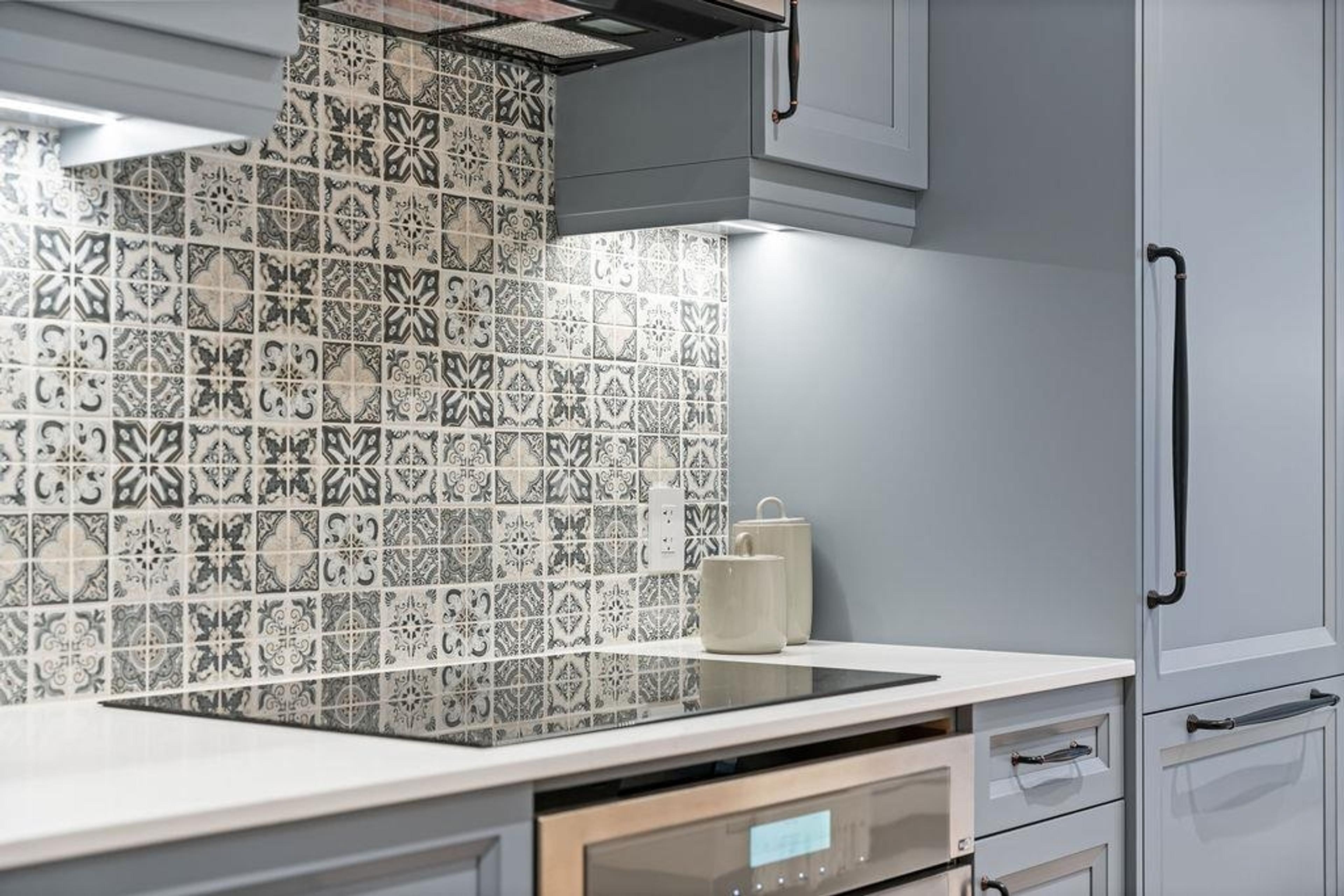 993 BROUGHTON STREET - 30