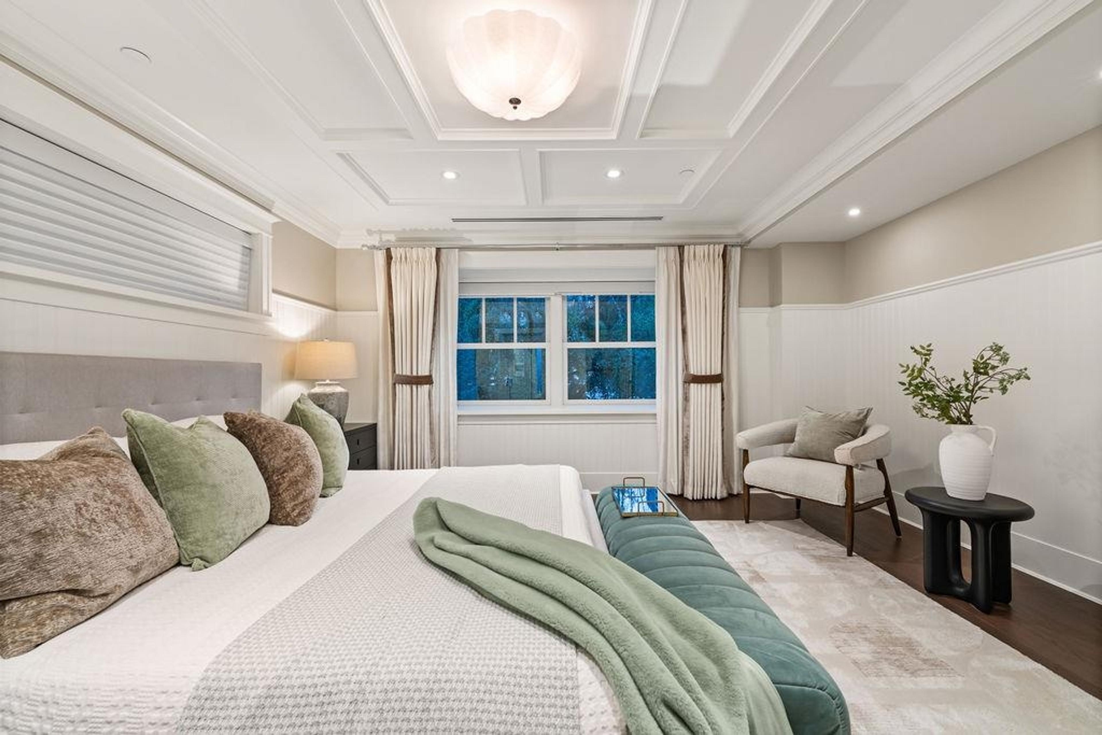 993 BROUGHTON STREET - 38