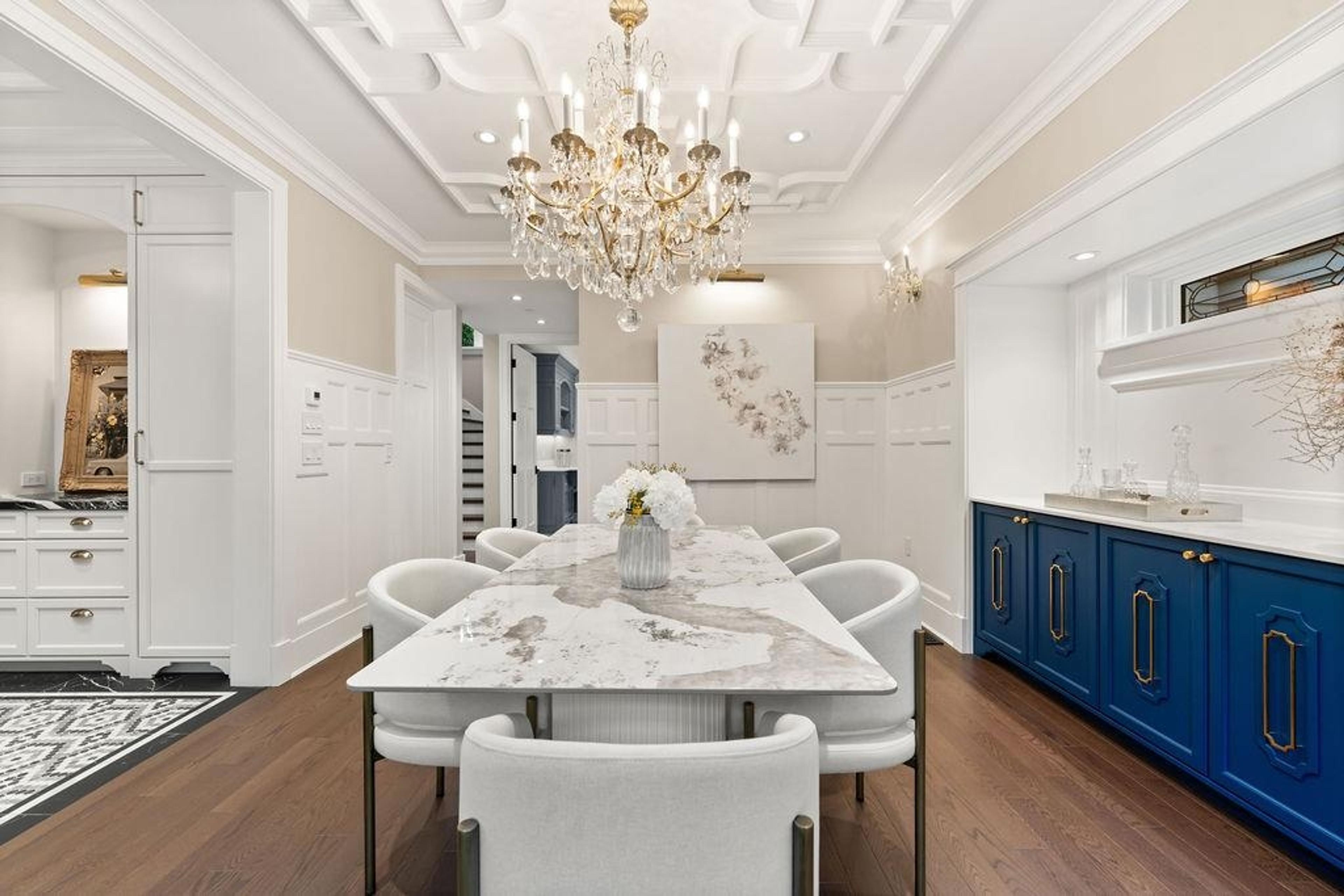 993 BROUGHTON STREET - 11