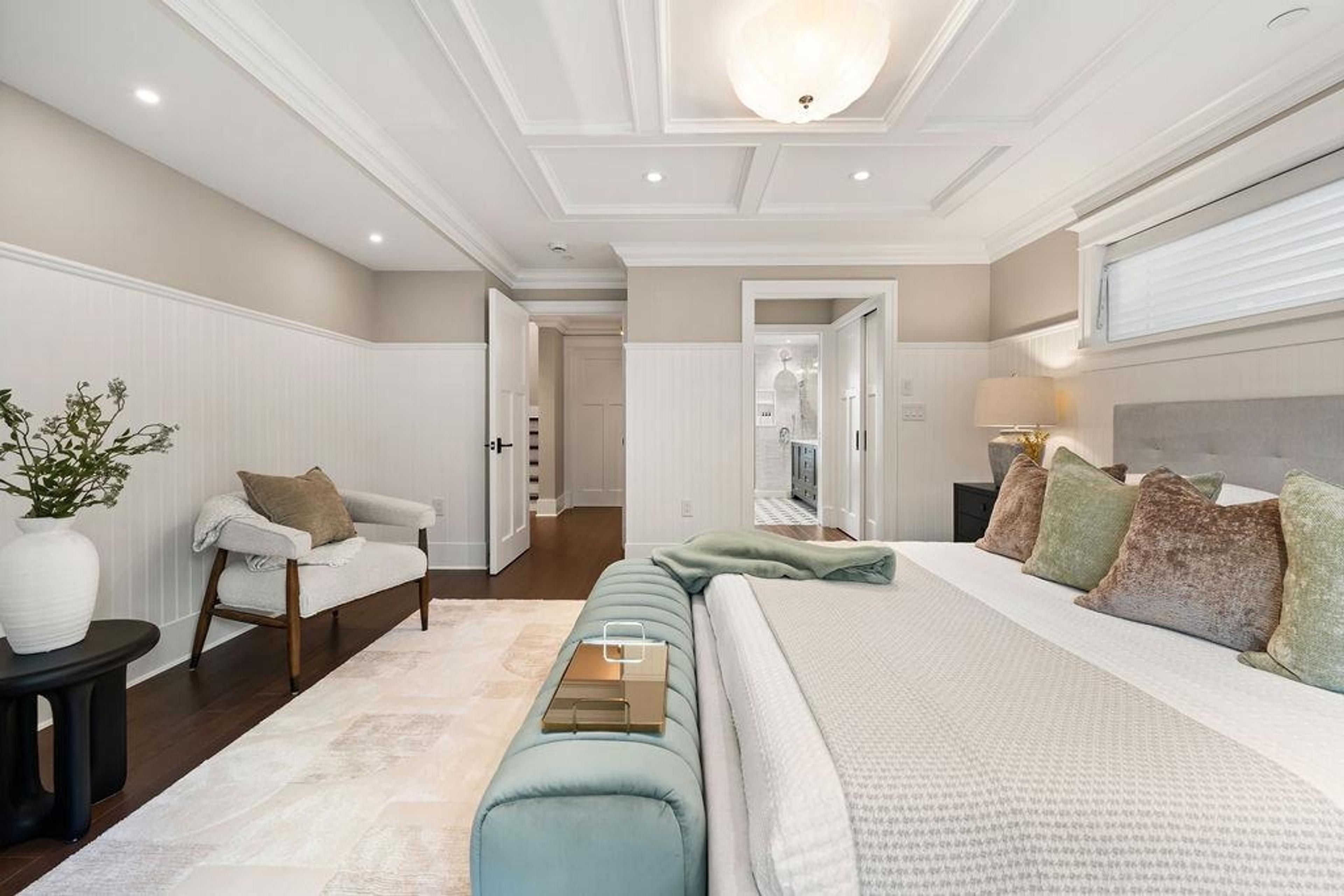 993 BROUGHTON STREET - 19