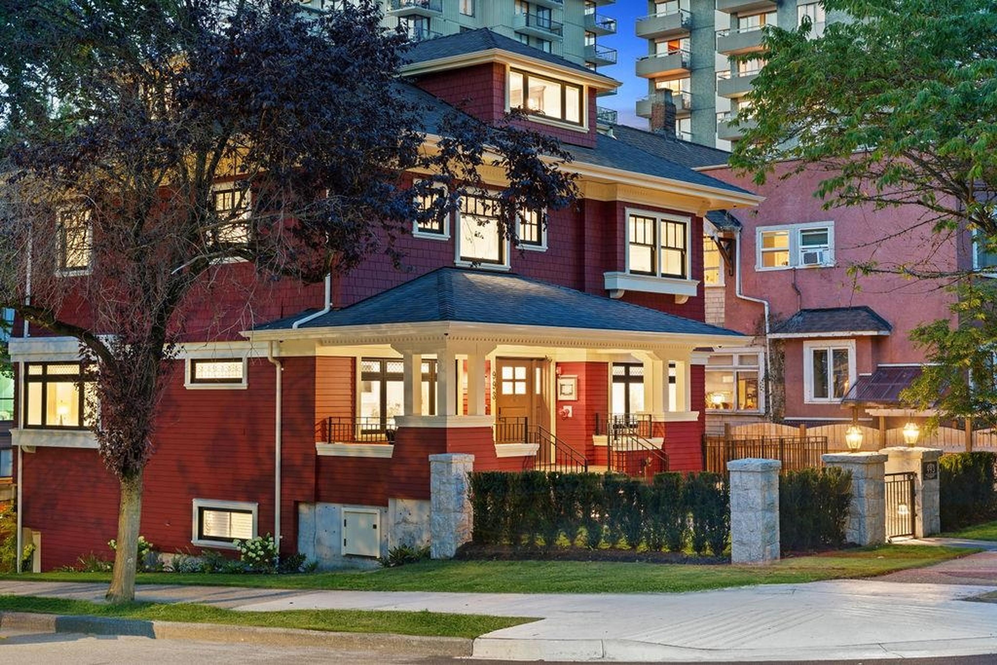 993 BROUGHTON STREET - 39