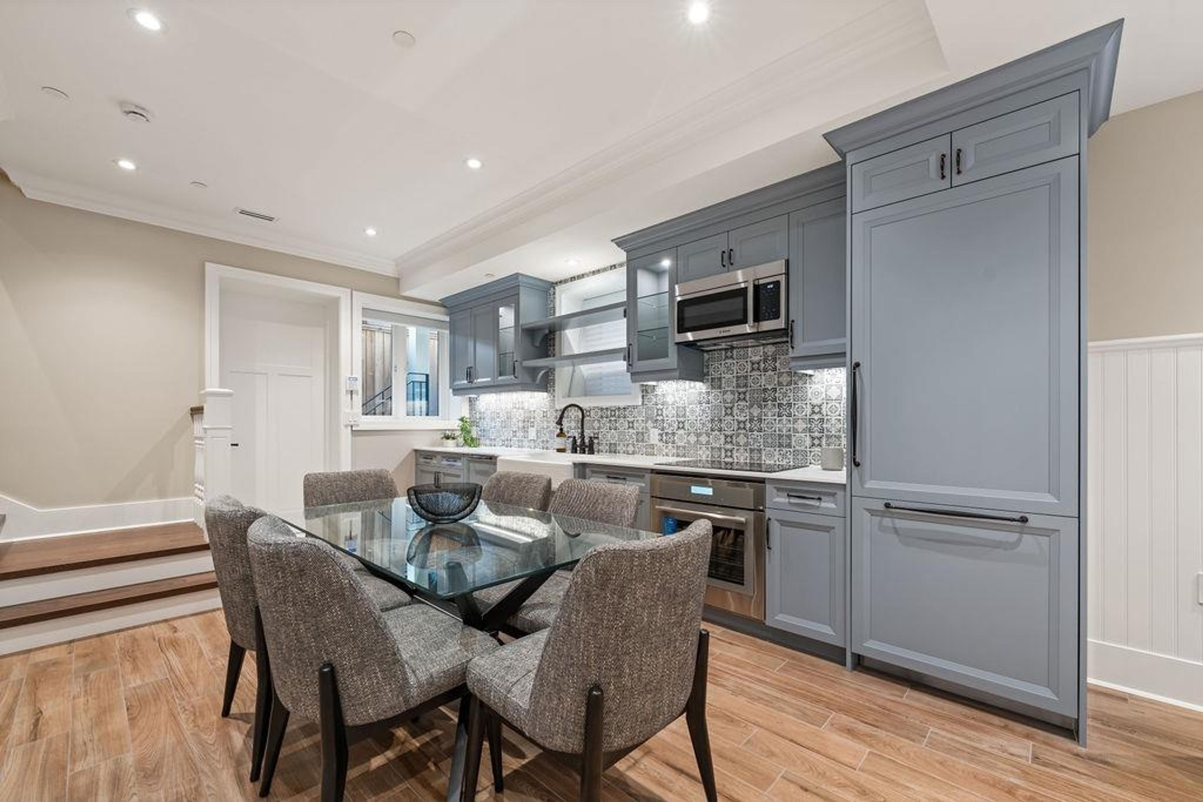 993 BROUGHTON STREET - 29