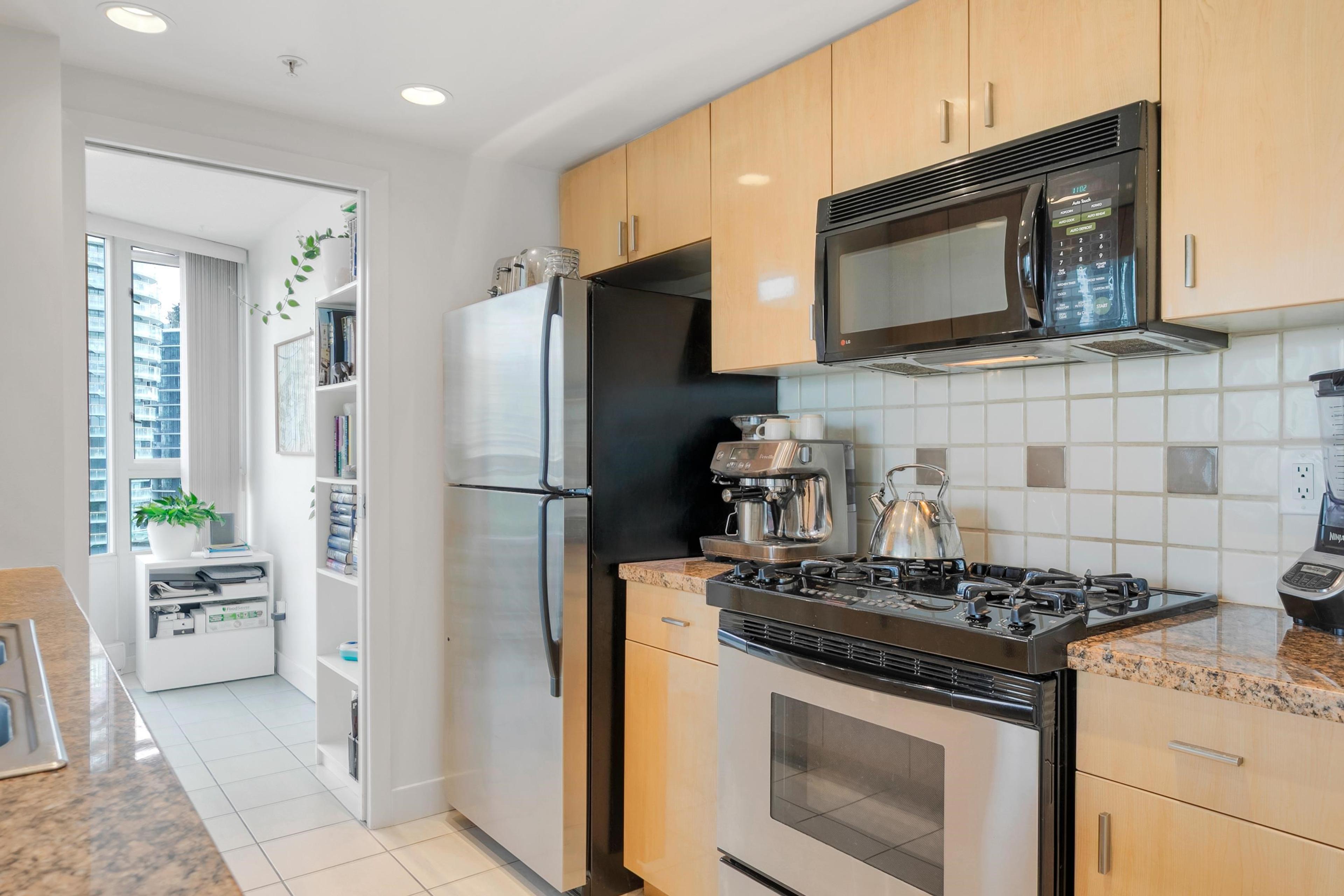 1033 Marinaside Crescent, Vancouver - Exteriors - Photo 1