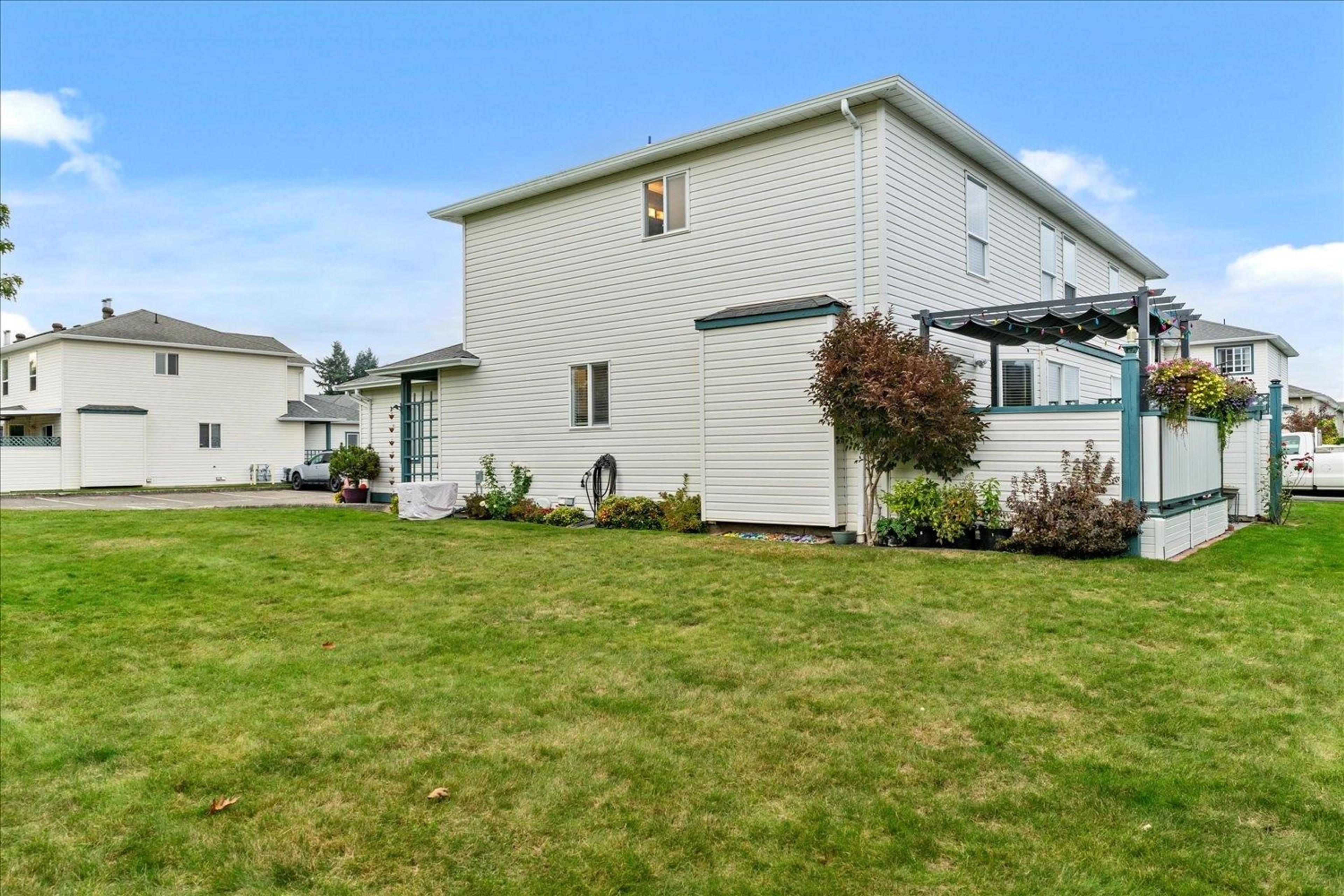 6434 Vedder Road, Sardis - Exteriors - Photo 2