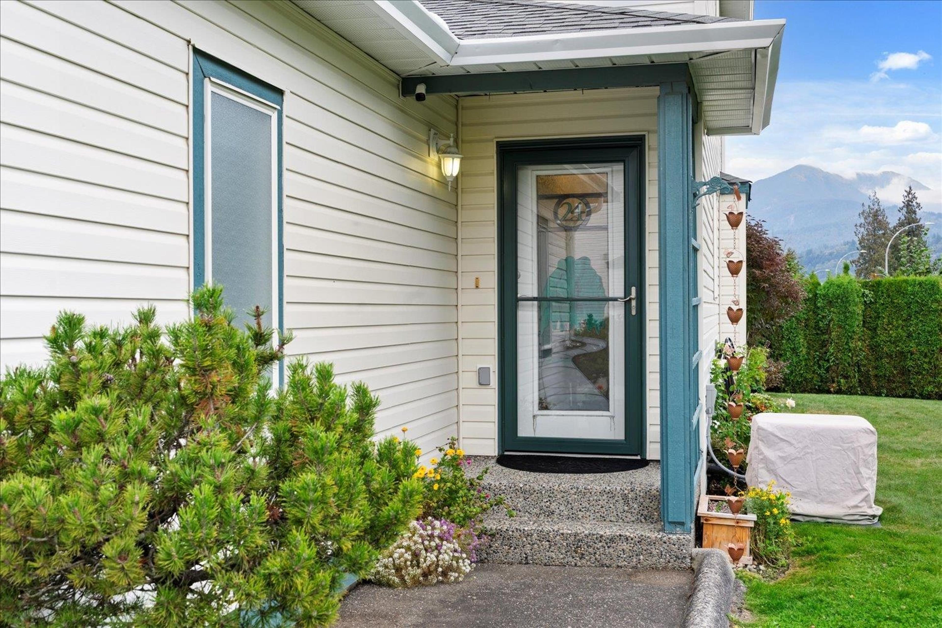 6434 Vedder Road, Sardis - Exteriors - Photo 6