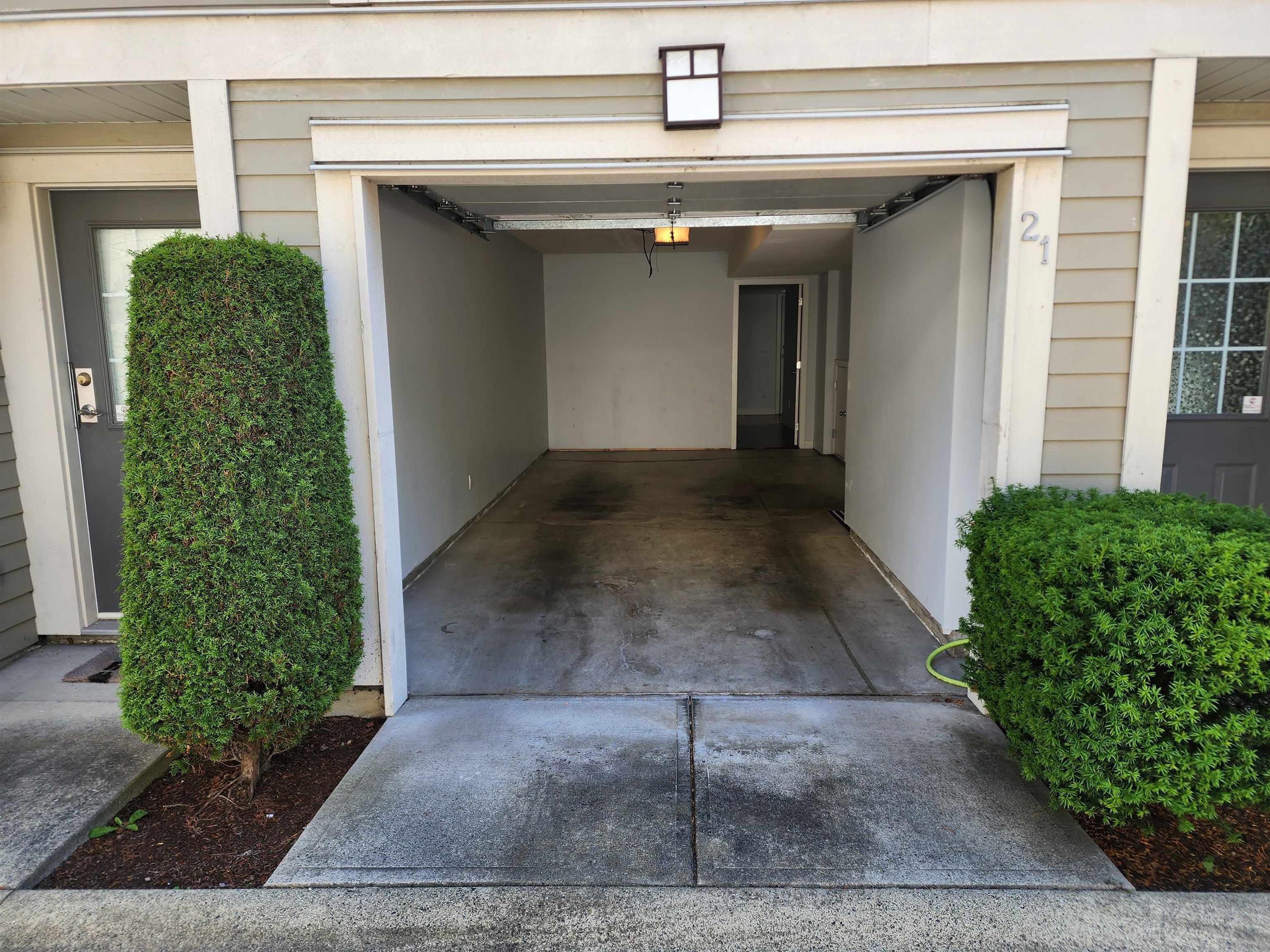 8080 Francis Road, Richmond - Exteriors - Photo 5