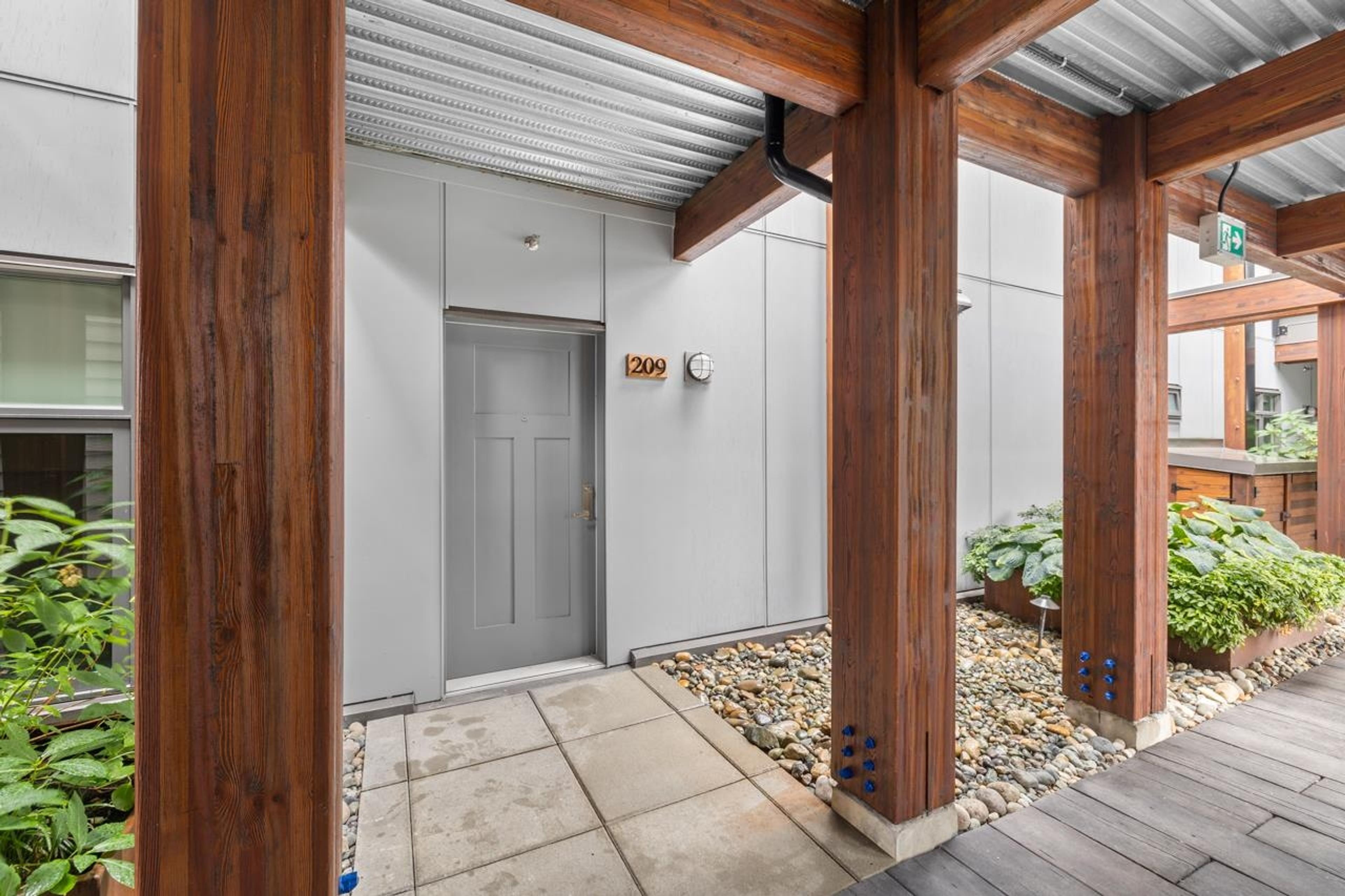 12088 3rd Avenue, Richmond - Exteriors - Photo 2