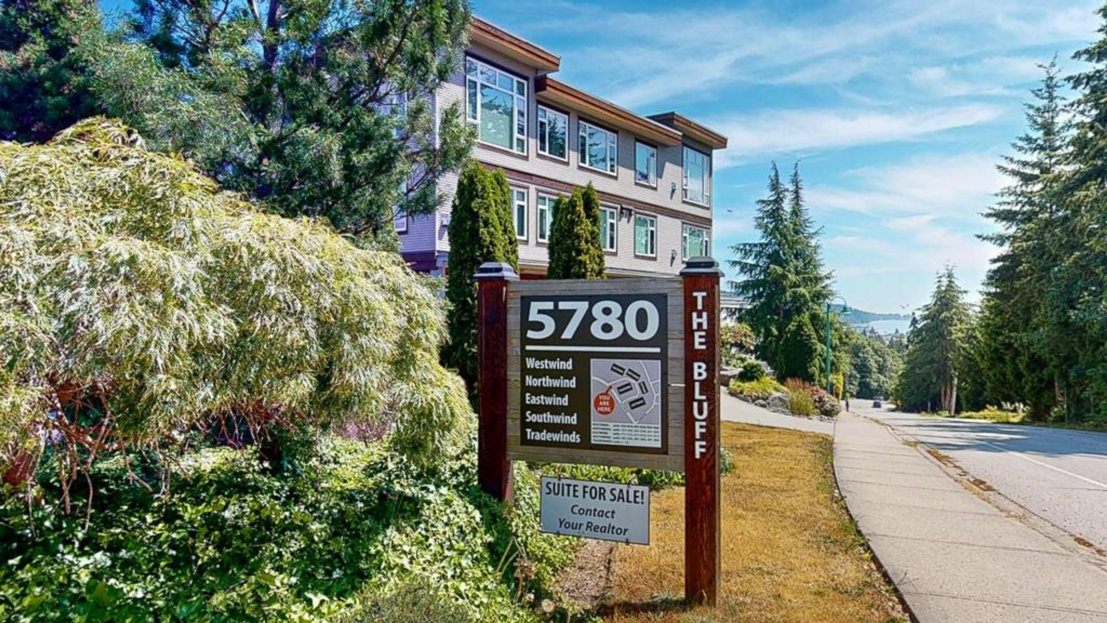 5780 Trail Avenue, Sechelt - Exteriors - Photo 5