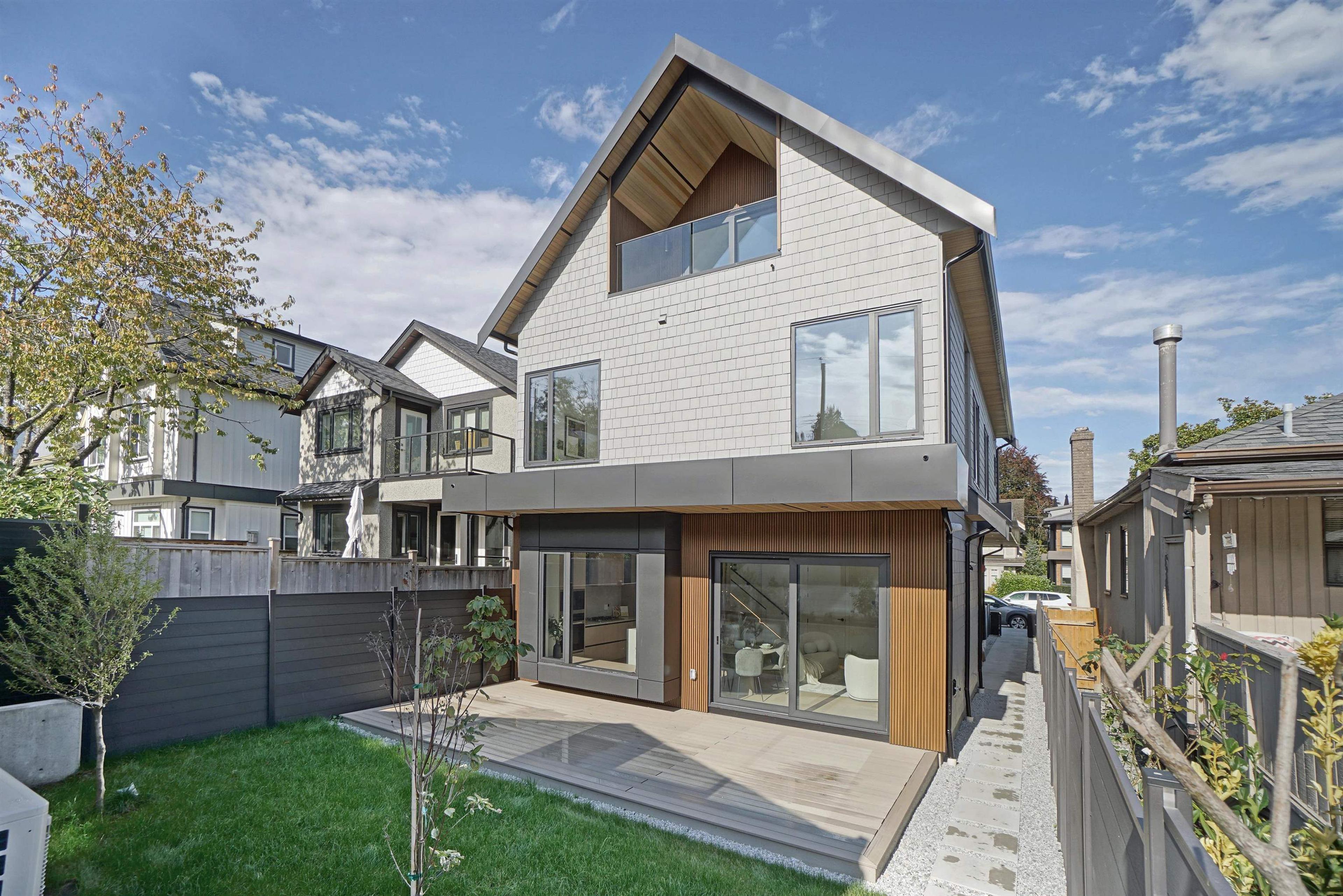 3460 W 14th Avenue, Vancouver - Exteriors - Photo 2