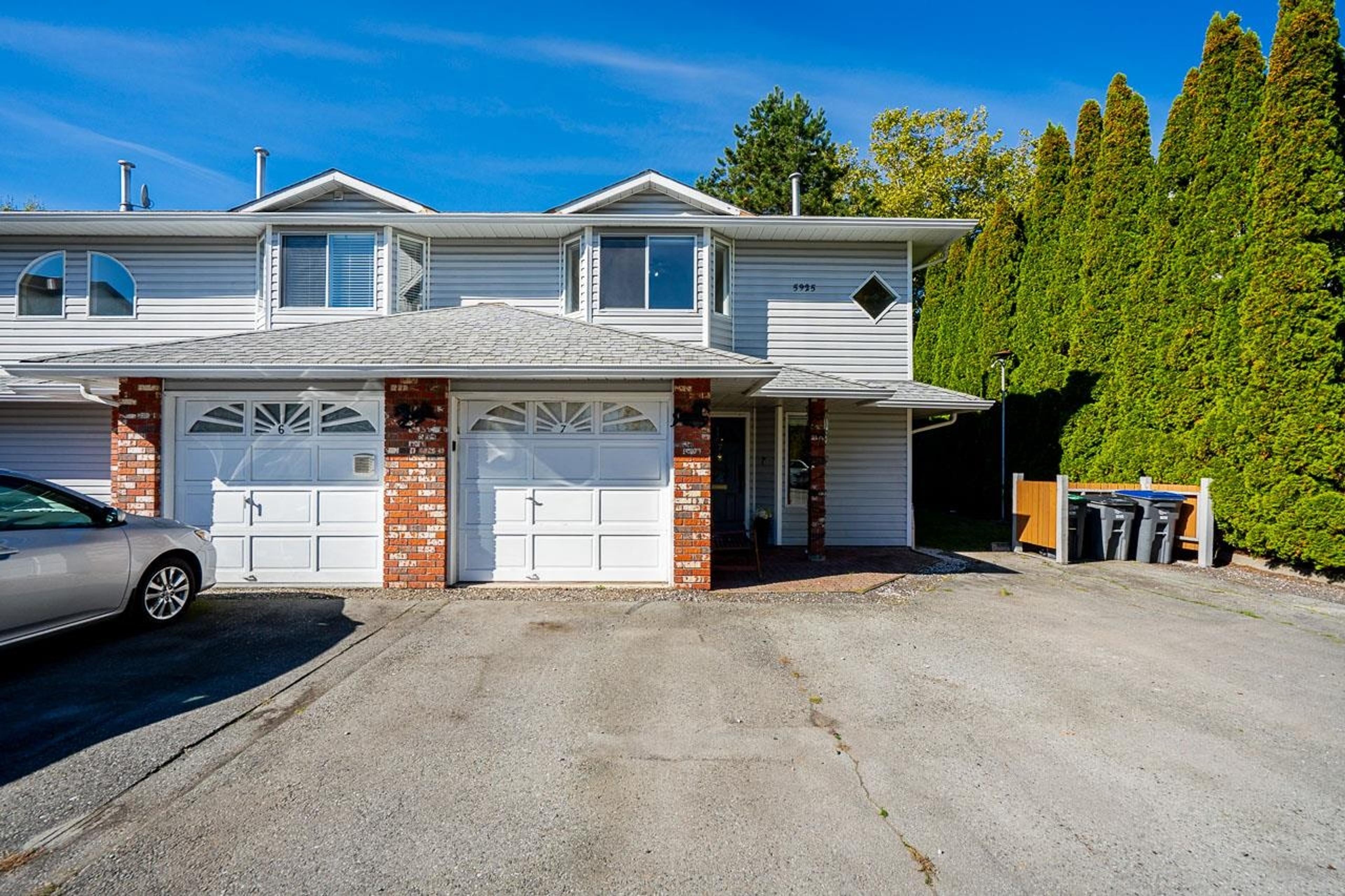 5925 177b Street, Surrey - Exteriors - Photo 3