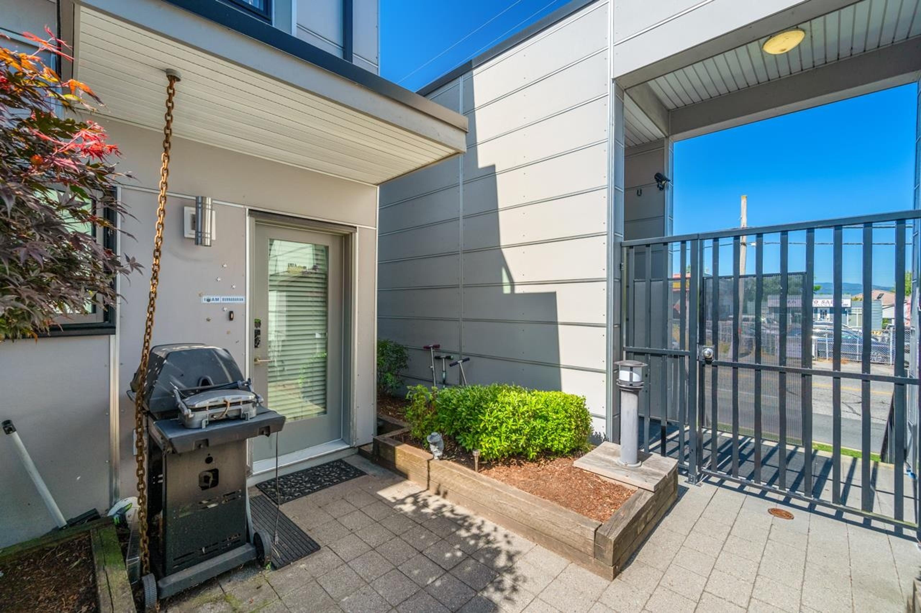 7499 6th Street, Burnaby - Outdoor Amenities - Garden / Yard/ Backyard/ Porch/ Deck - Photo 1