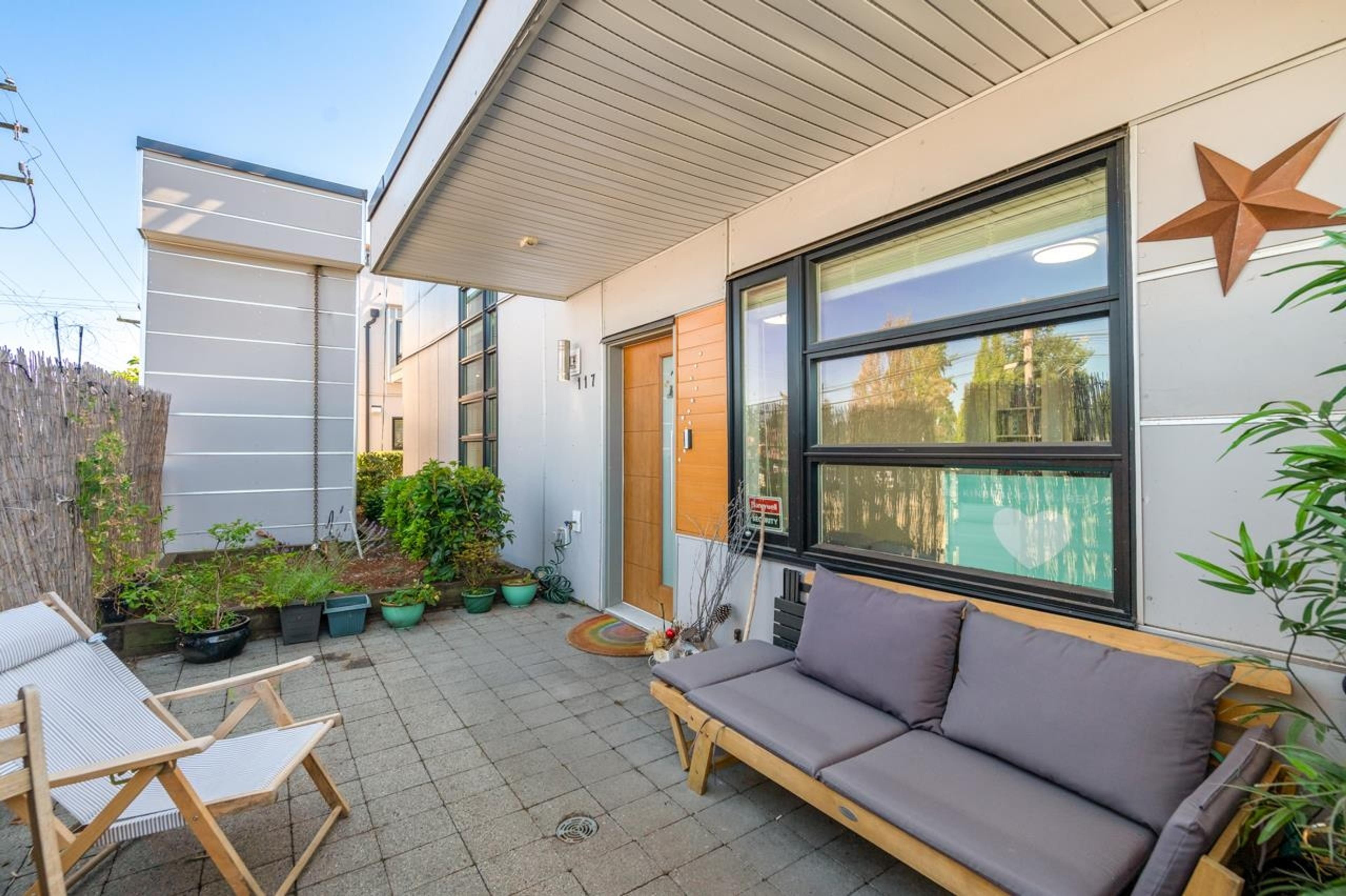 7499 6th Street, Burnaby - Outdoor Amenities - Garden / Yard/ Backyard/ Porch/ Deck - Photo 4