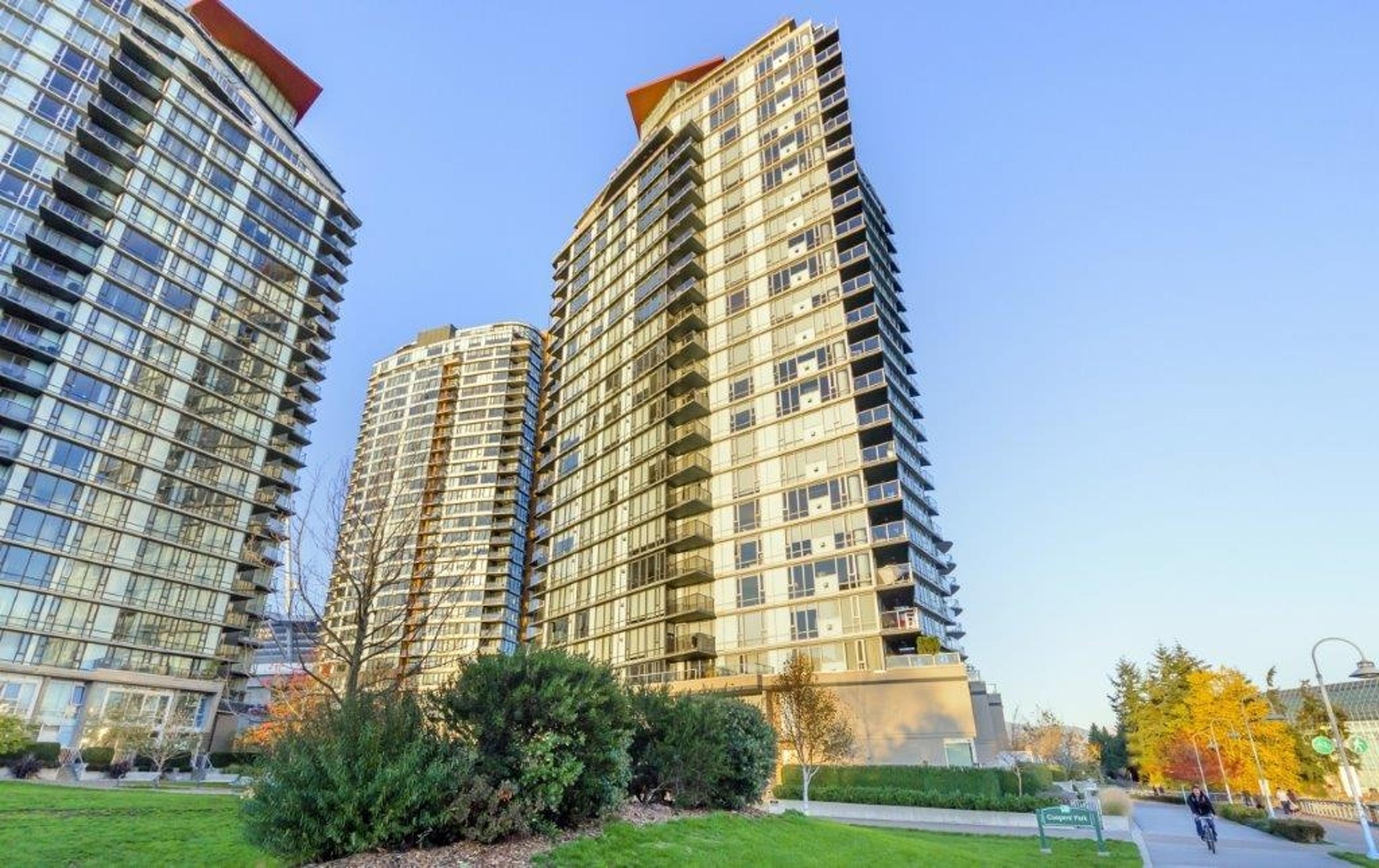 8 Smithe Mews, Vancouver - Exteriors - Full Complex View - Photo 1