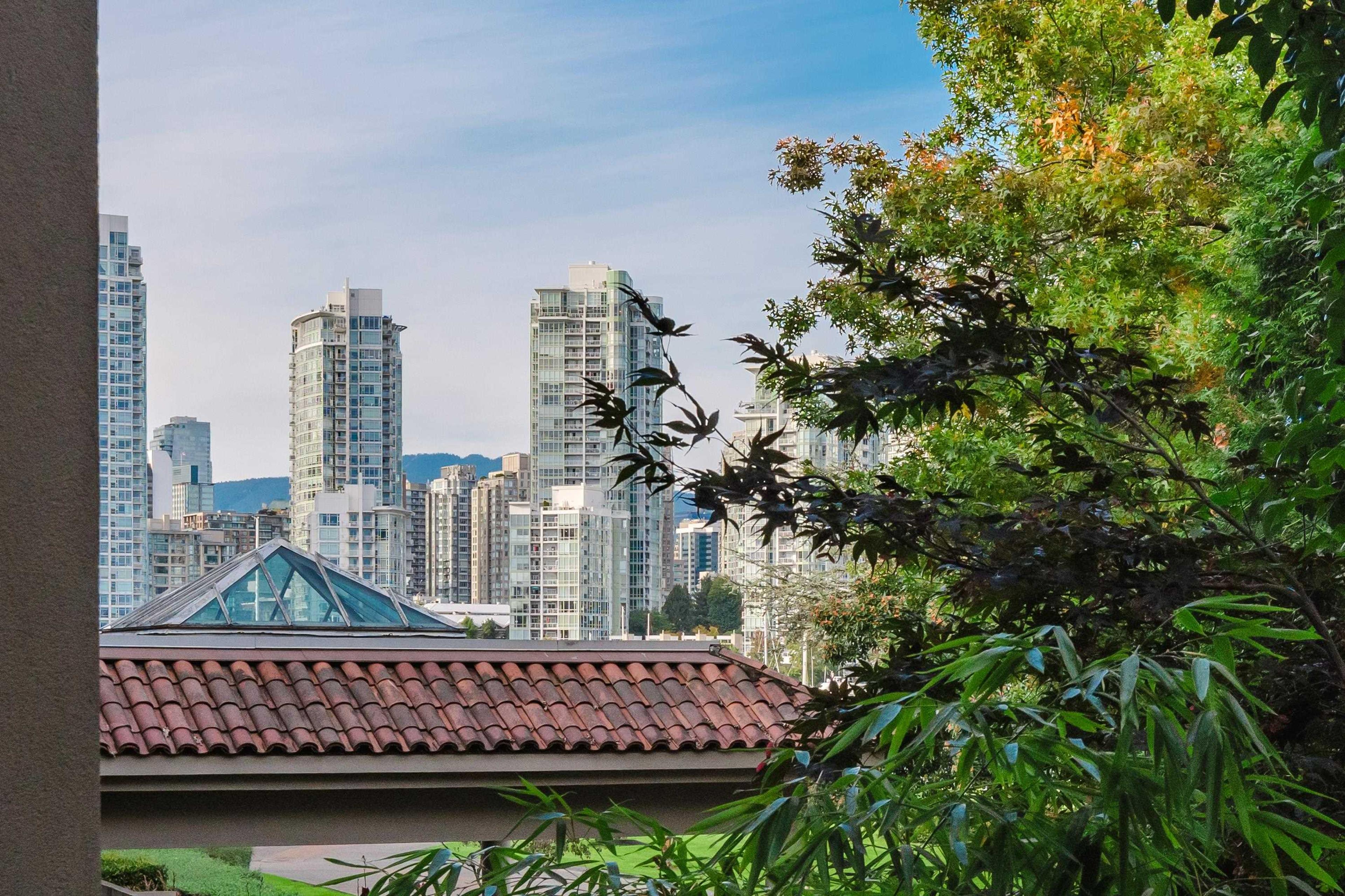 525 Wheelhouse Square, Vancouver - Exteriors - Full Complex View - Photo 3