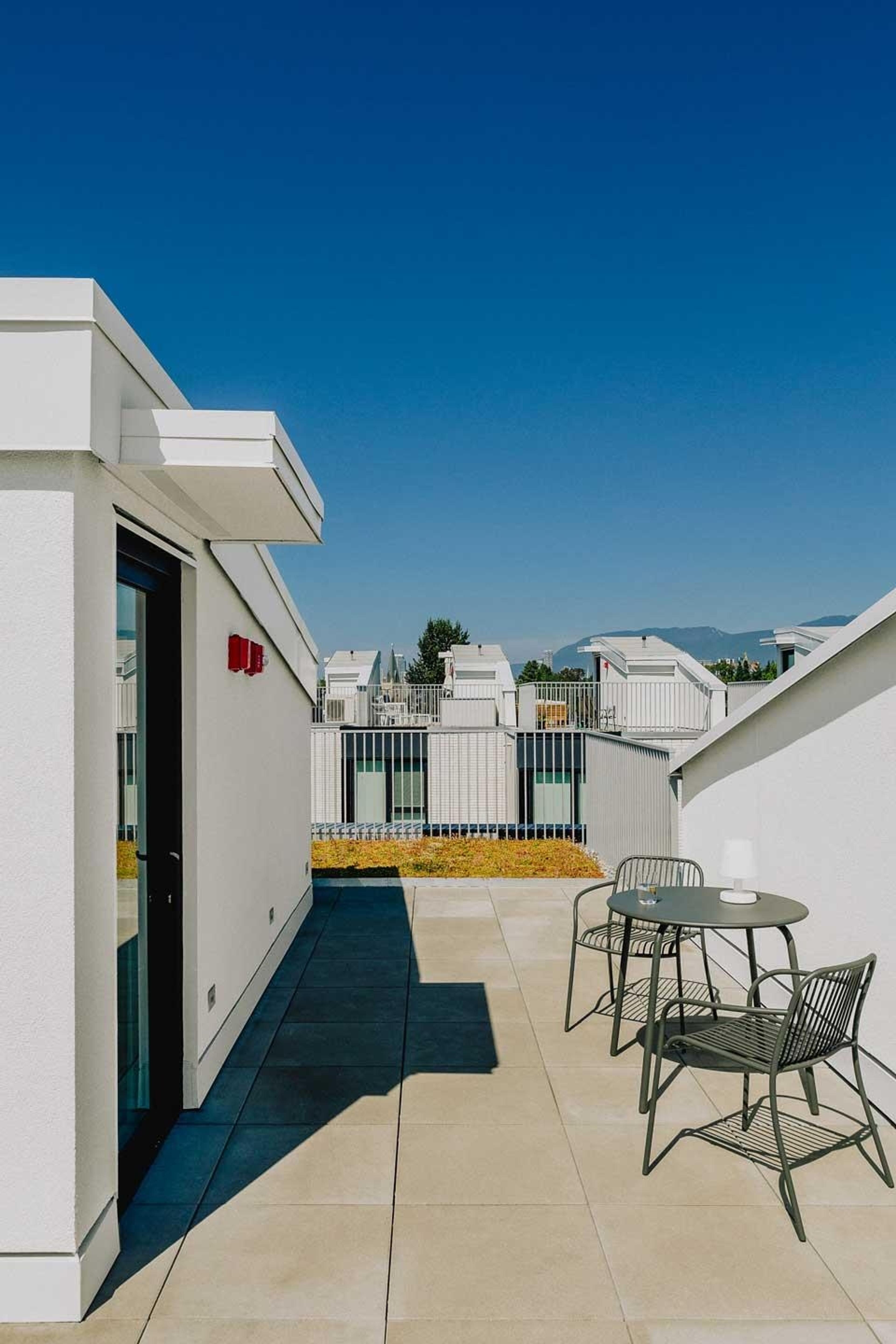 322 E 15th Avenue, Vancouver - Exteriors - Full Complex View - Photo 1