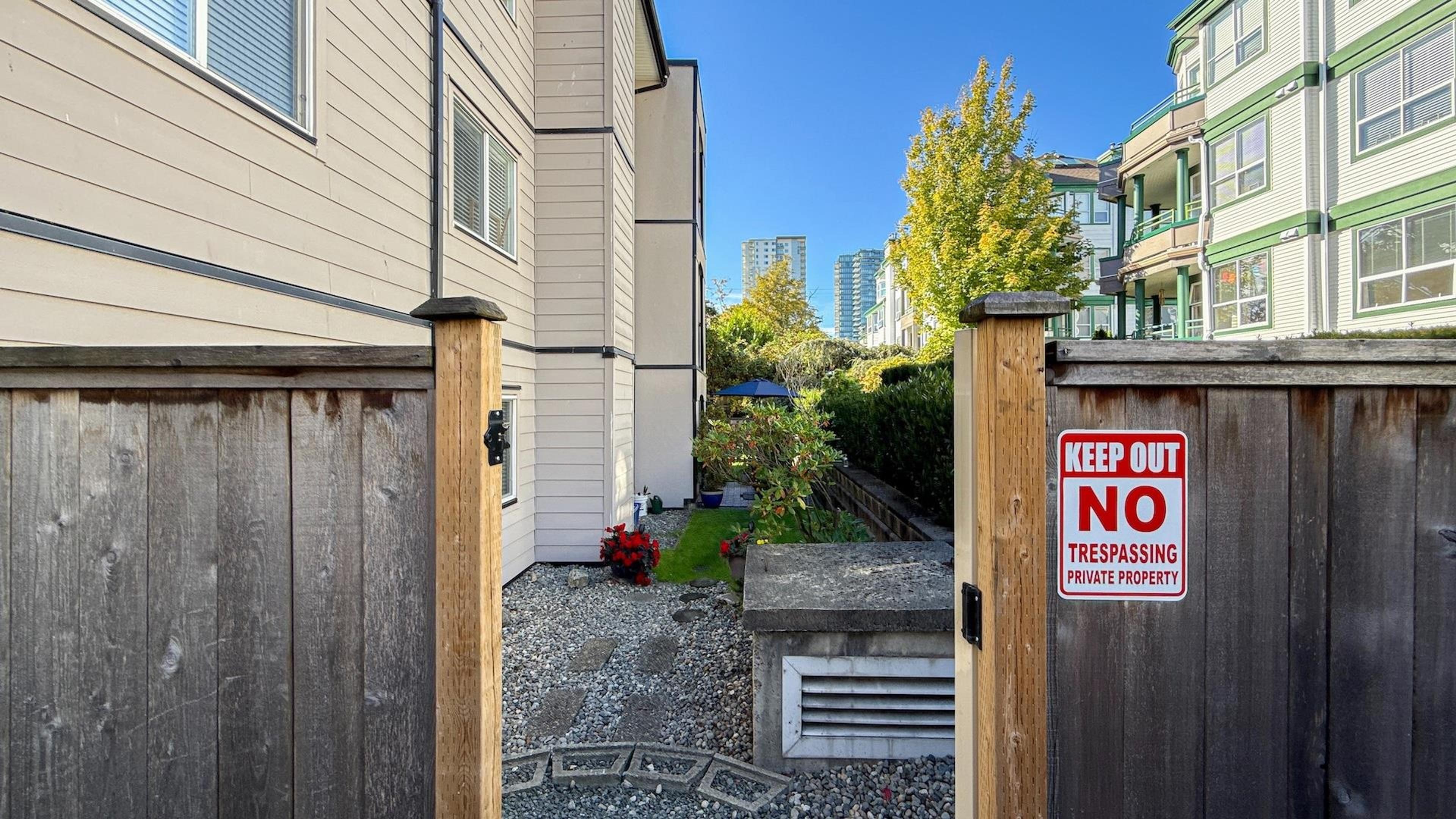 1533 Best Street, White Rock - Exteriors - Photo 2