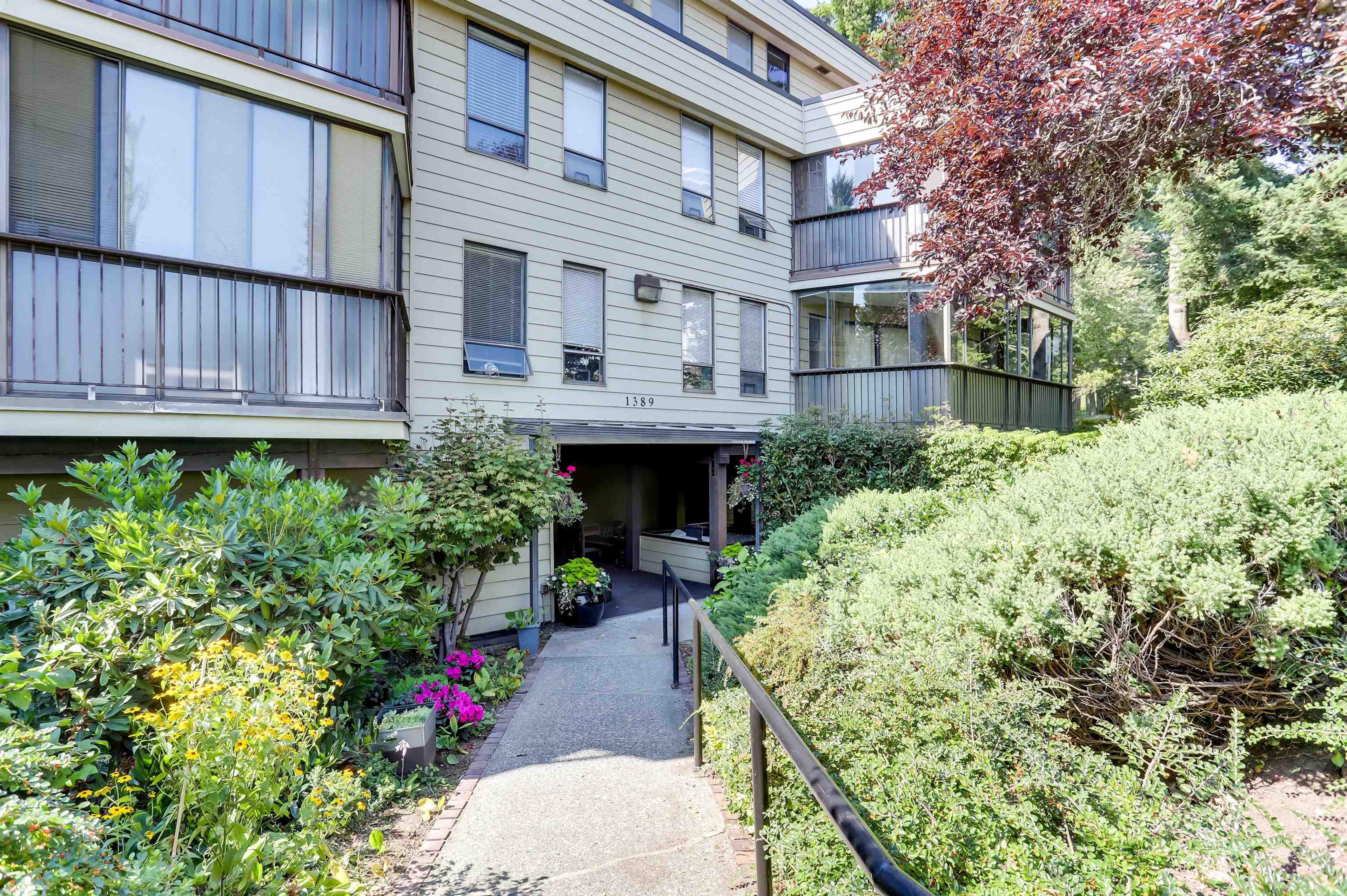 1389 Winter Street, White Rock - Exteriors - Photo 2