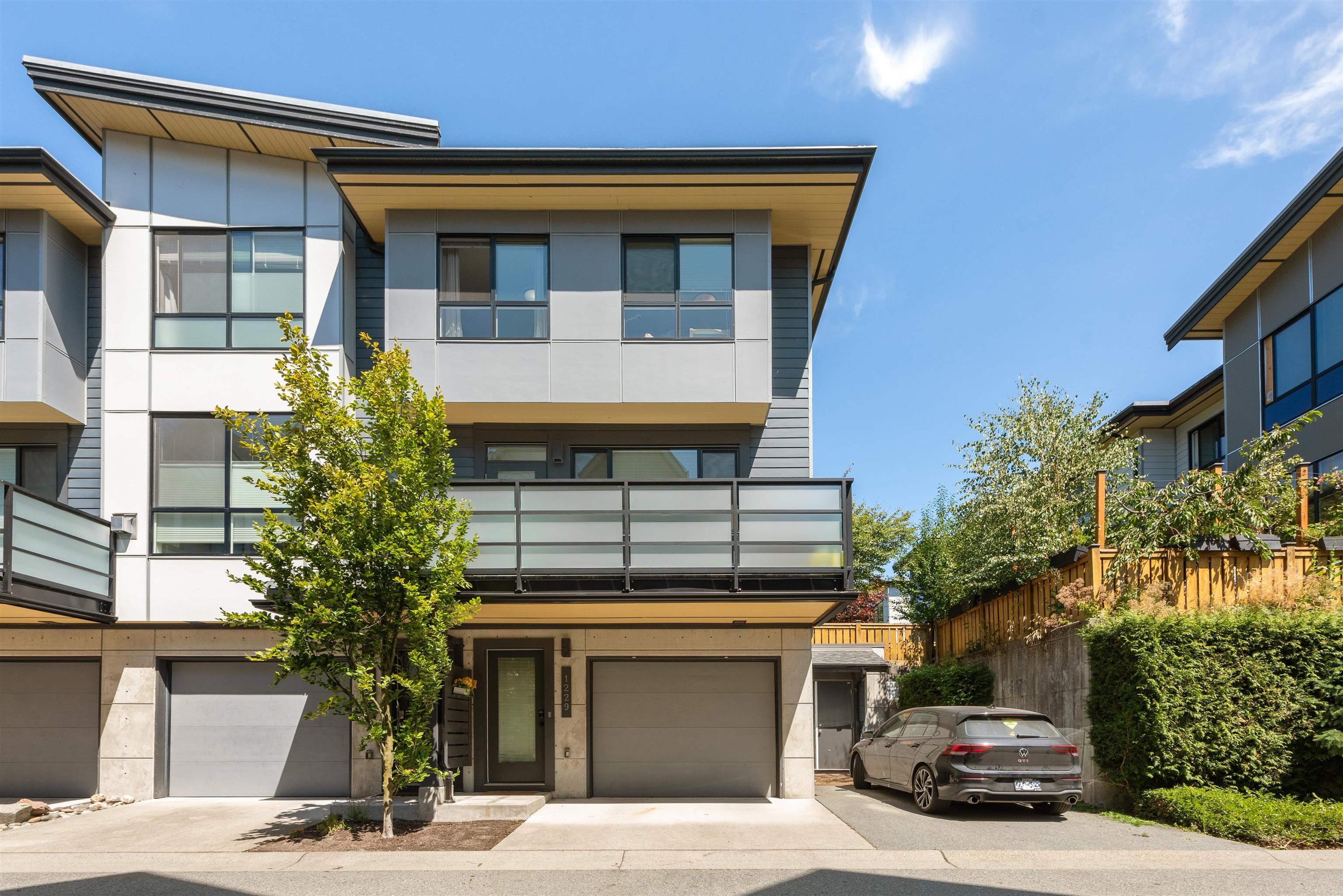 1229 Brandywine Drive, Squamish - Exteriors - Full Complex View - Photo 4