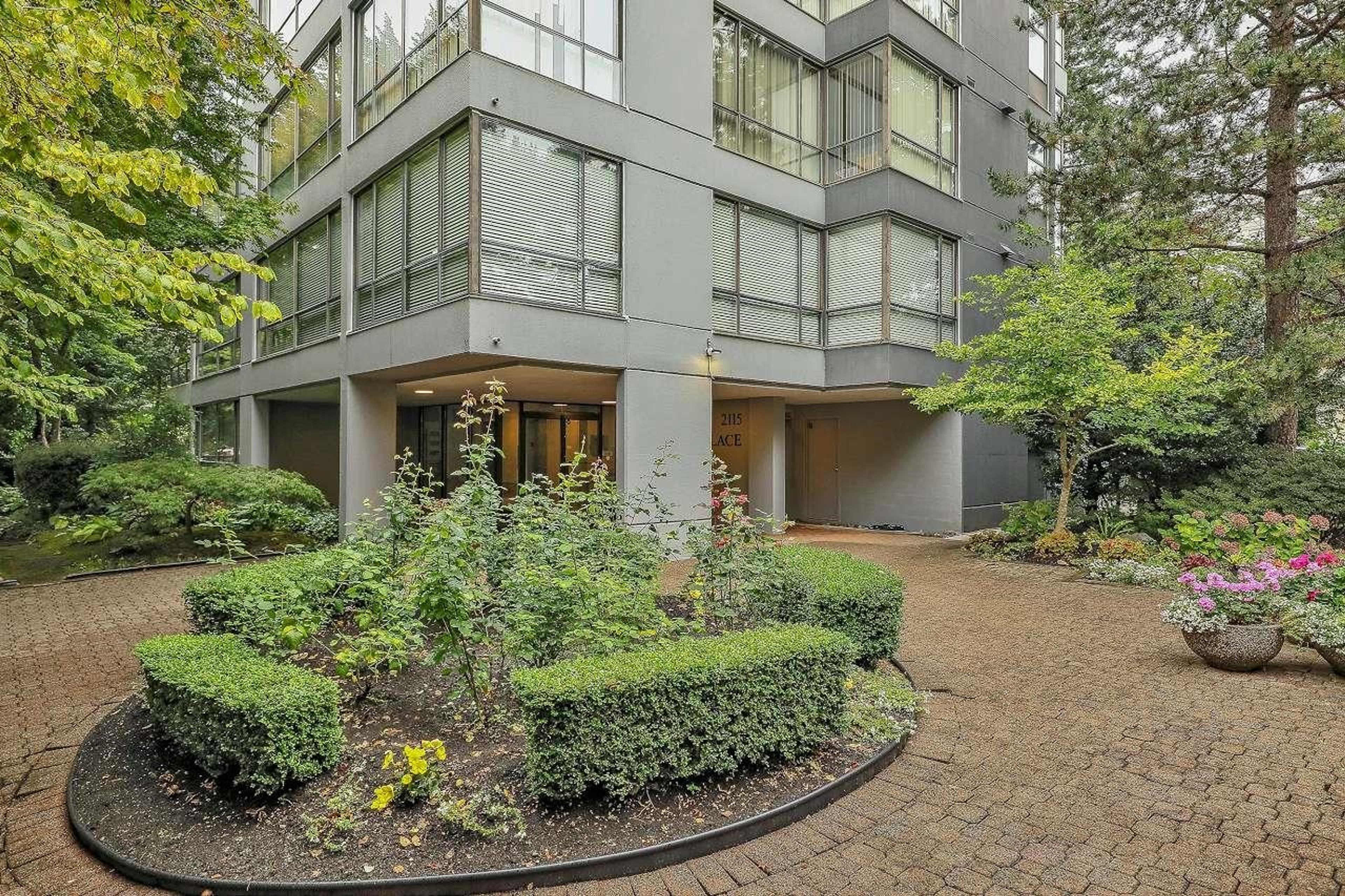 2115 W 40th Avenue, Vancouver - Exteriors - Photo 1